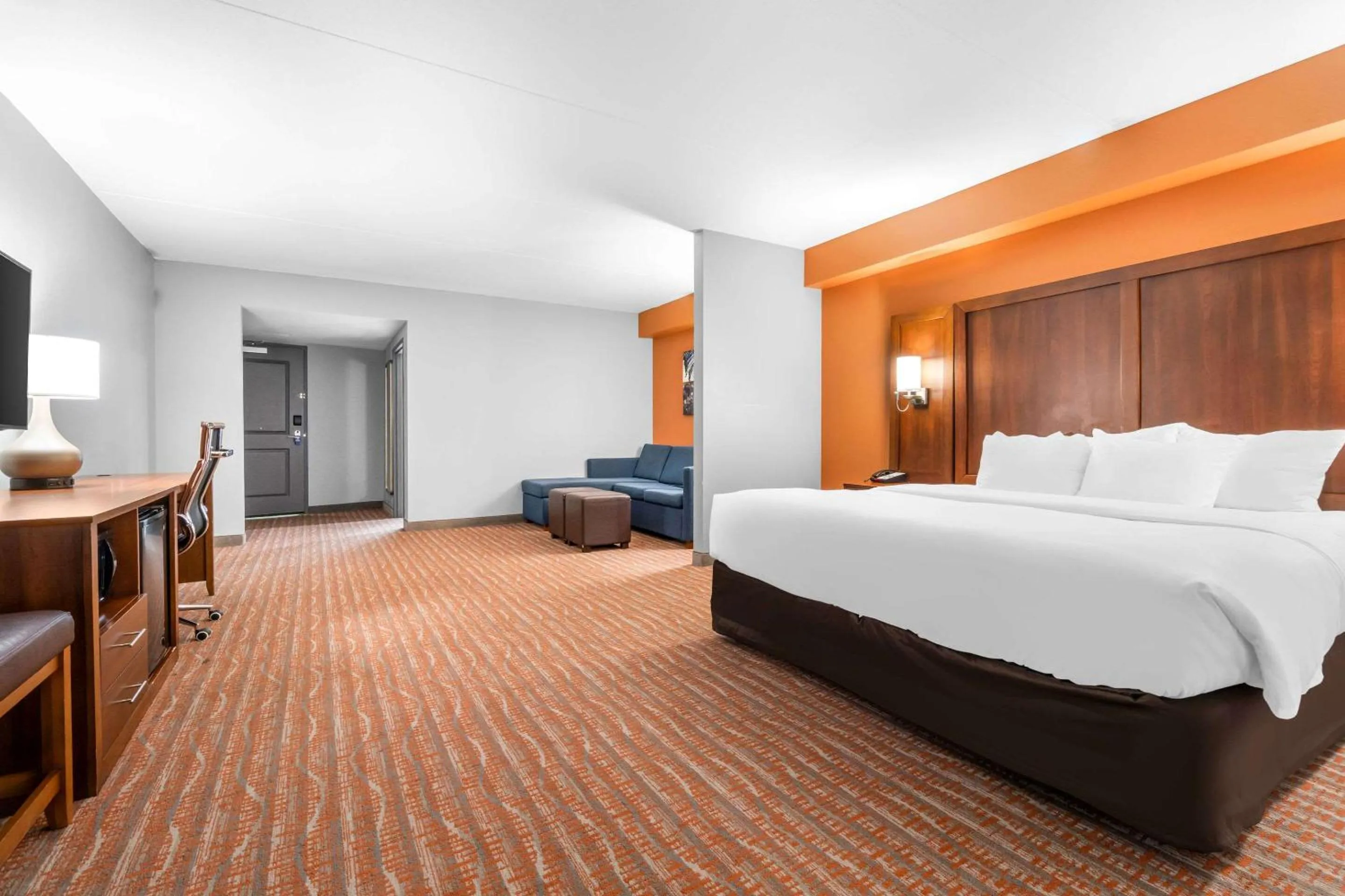 Bedroom, Bed in Comfort Suites Jackson I-40