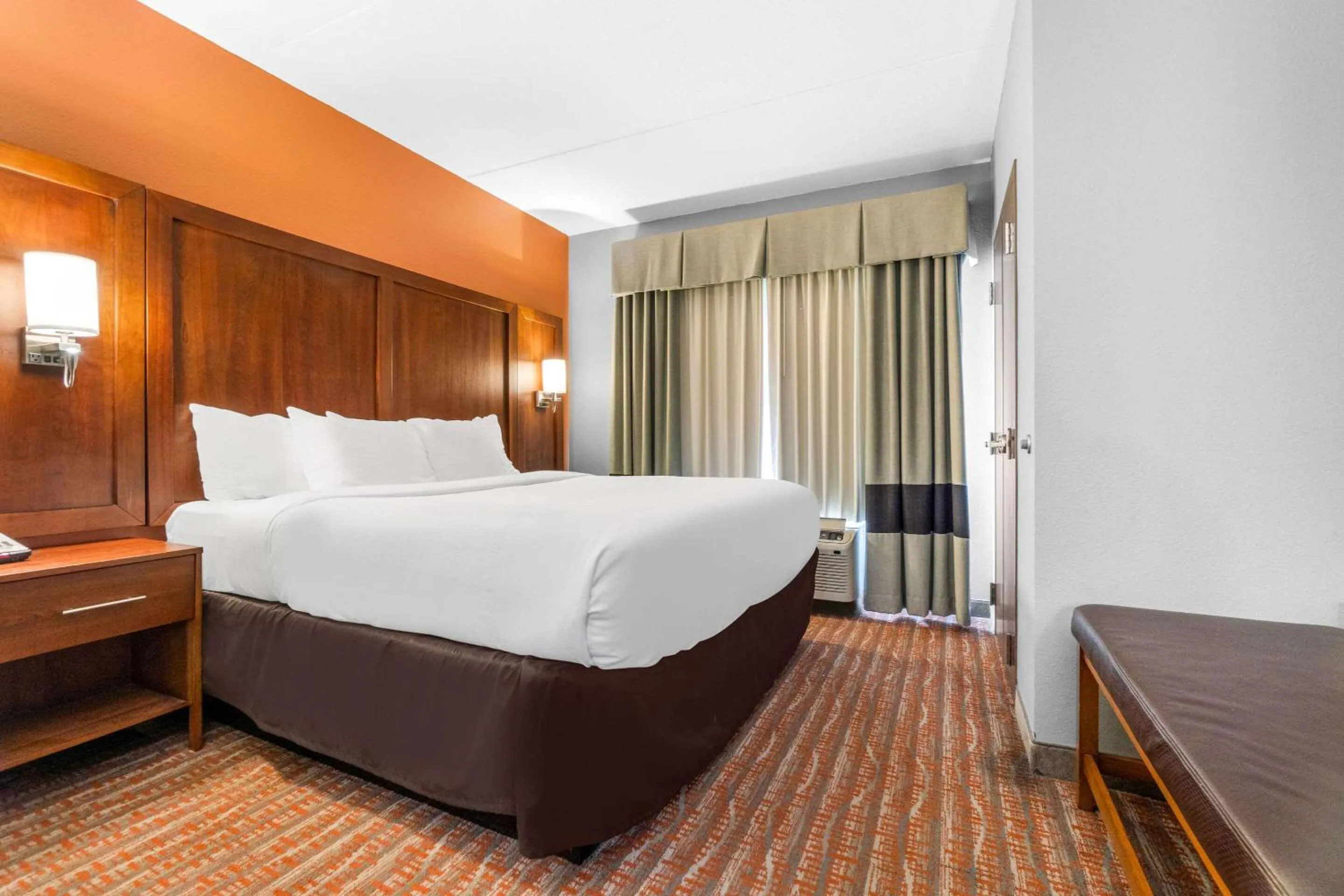 Bedroom, Bed in Comfort Suites Jackson I-40