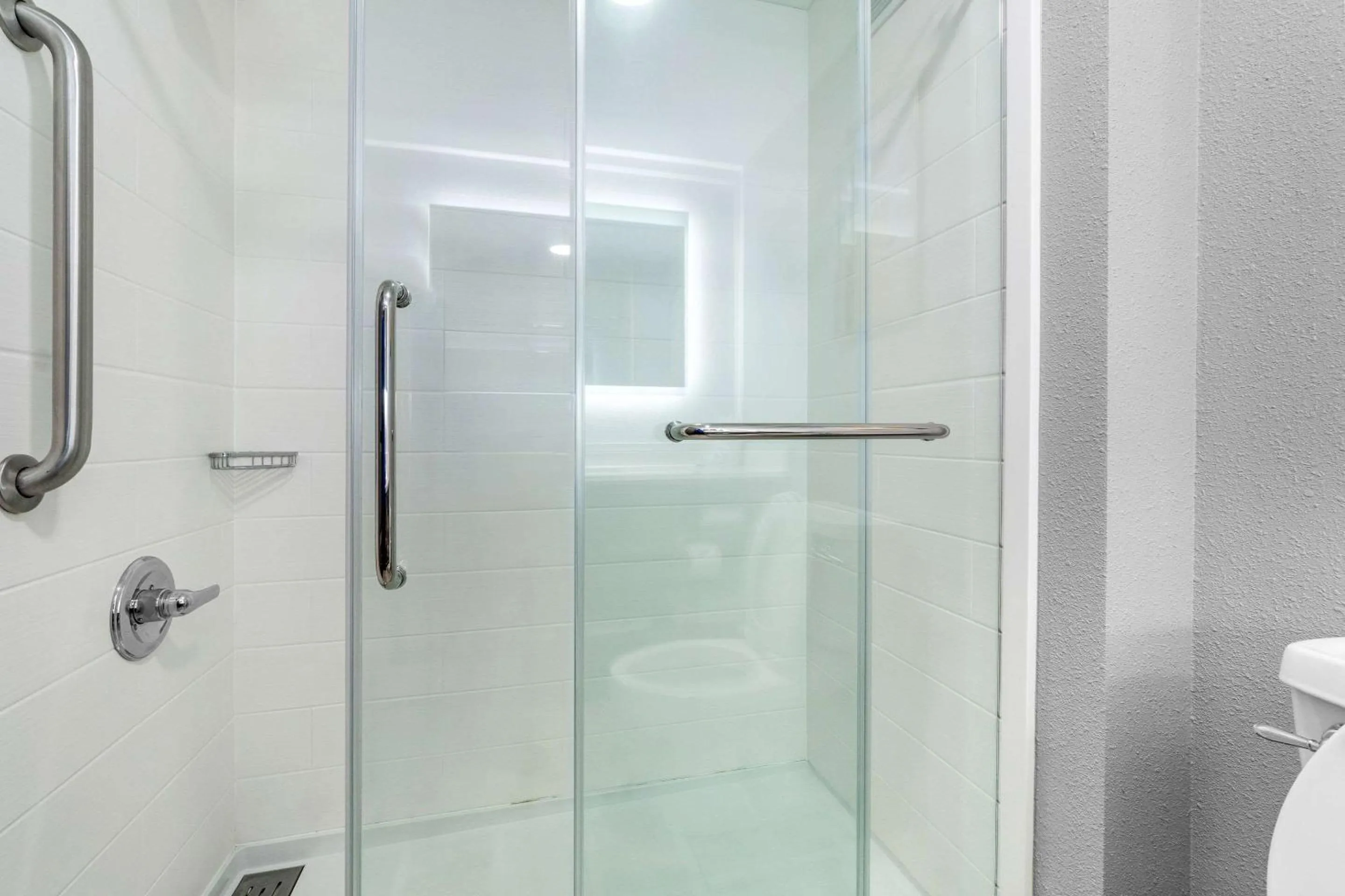 Bedroom in Comfort Suites Jackson I-40