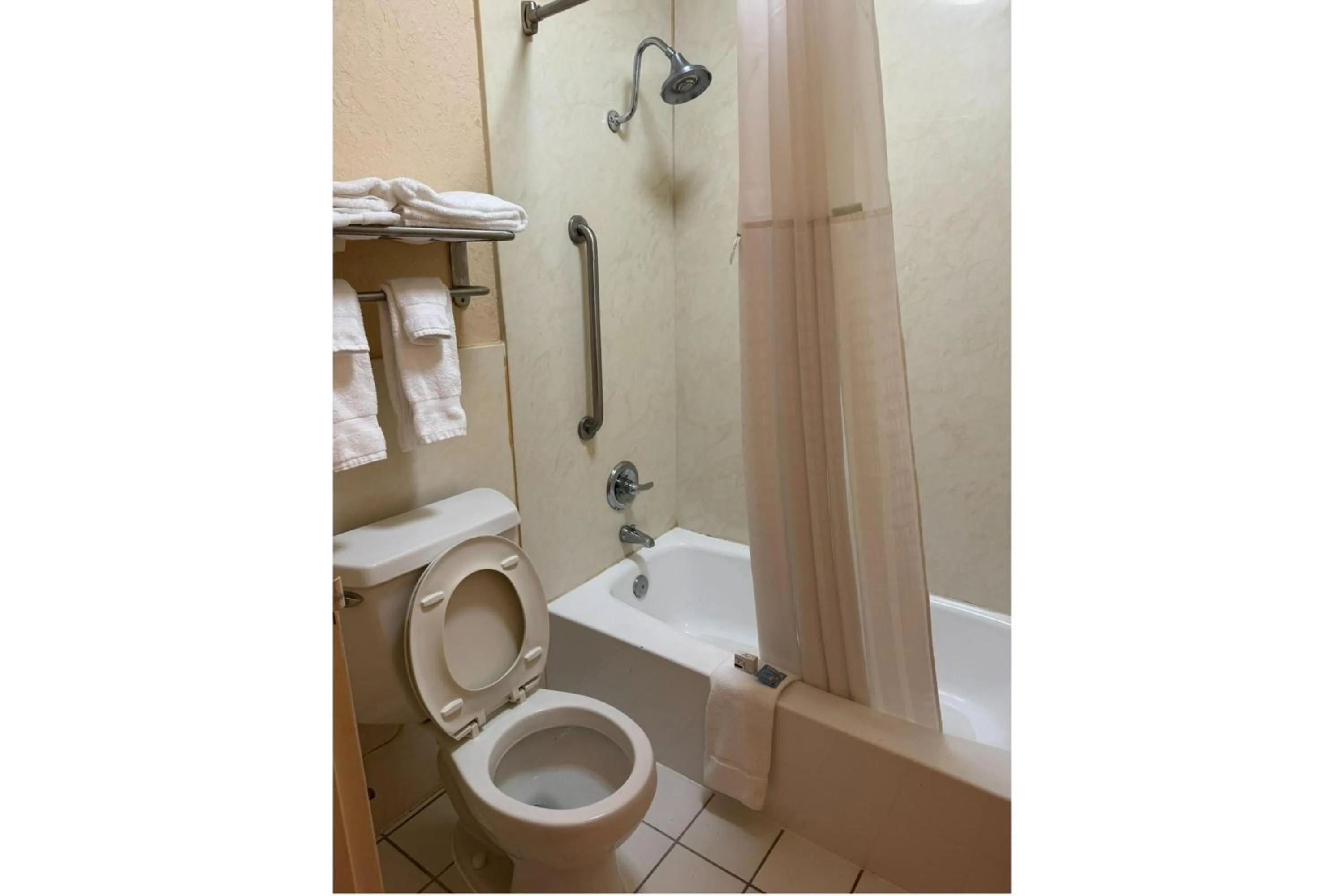 Bathroom in Quality Inn