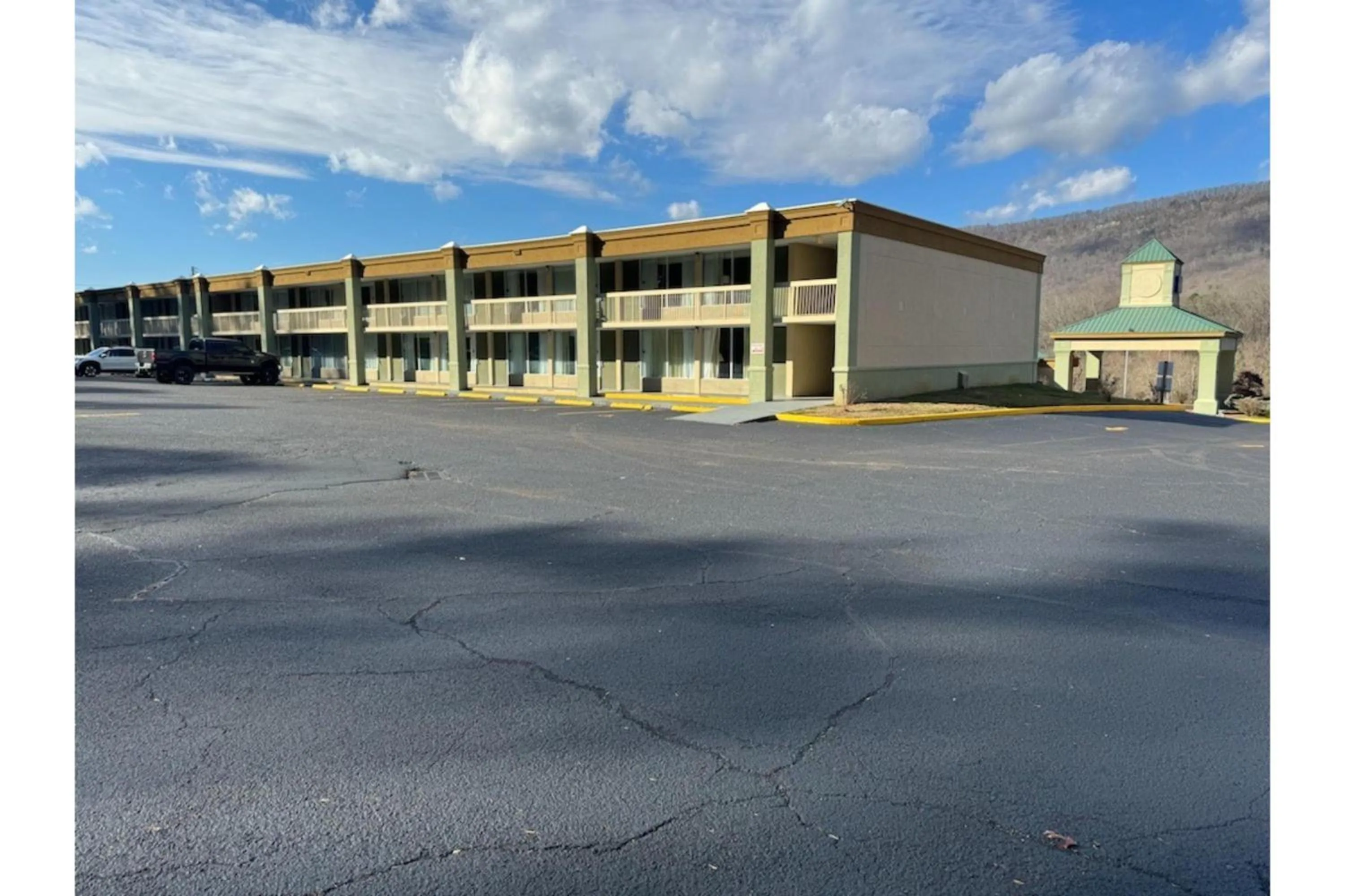 Parking in Quality Inn