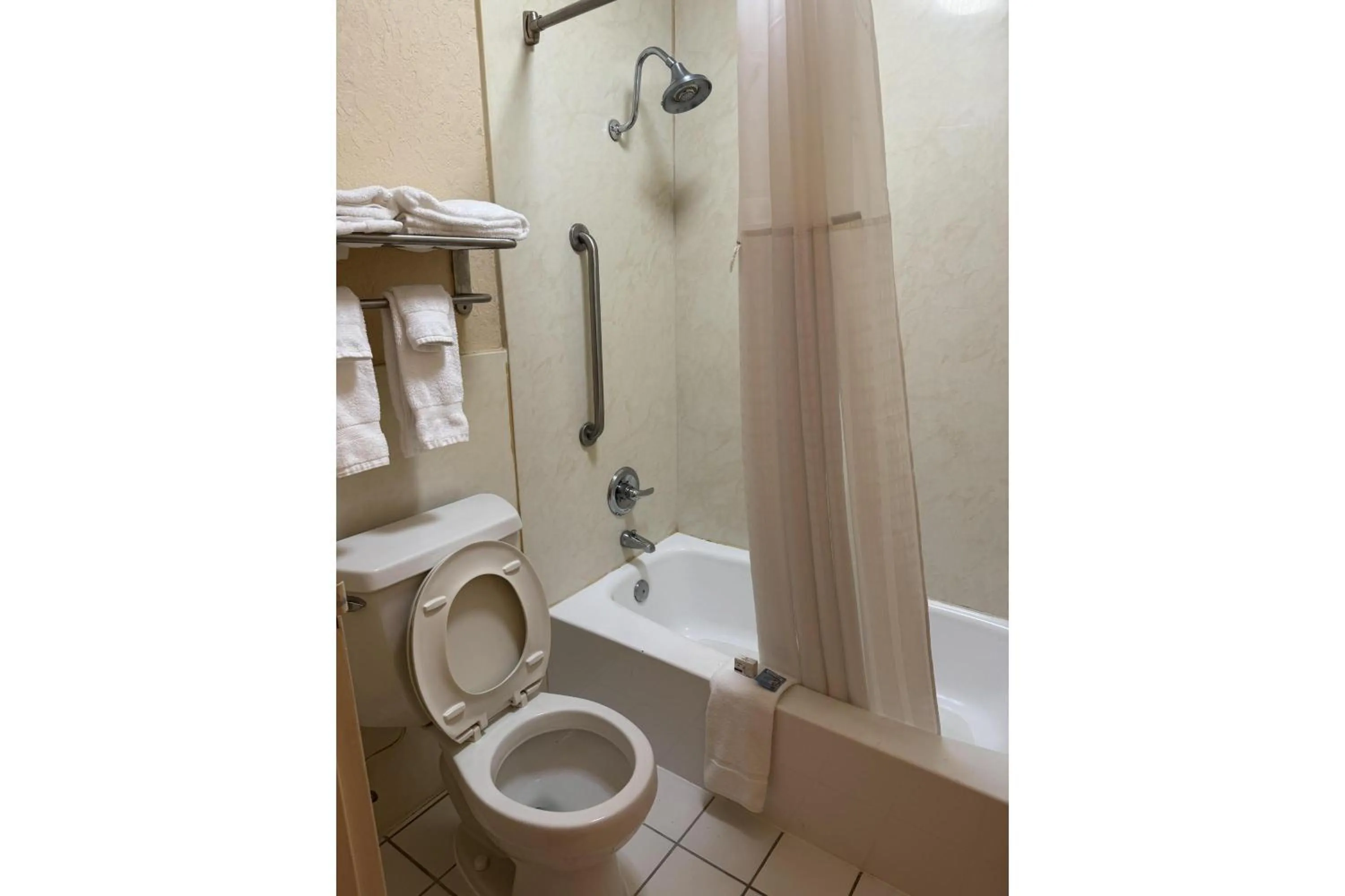 Bathroom in Quality Inn