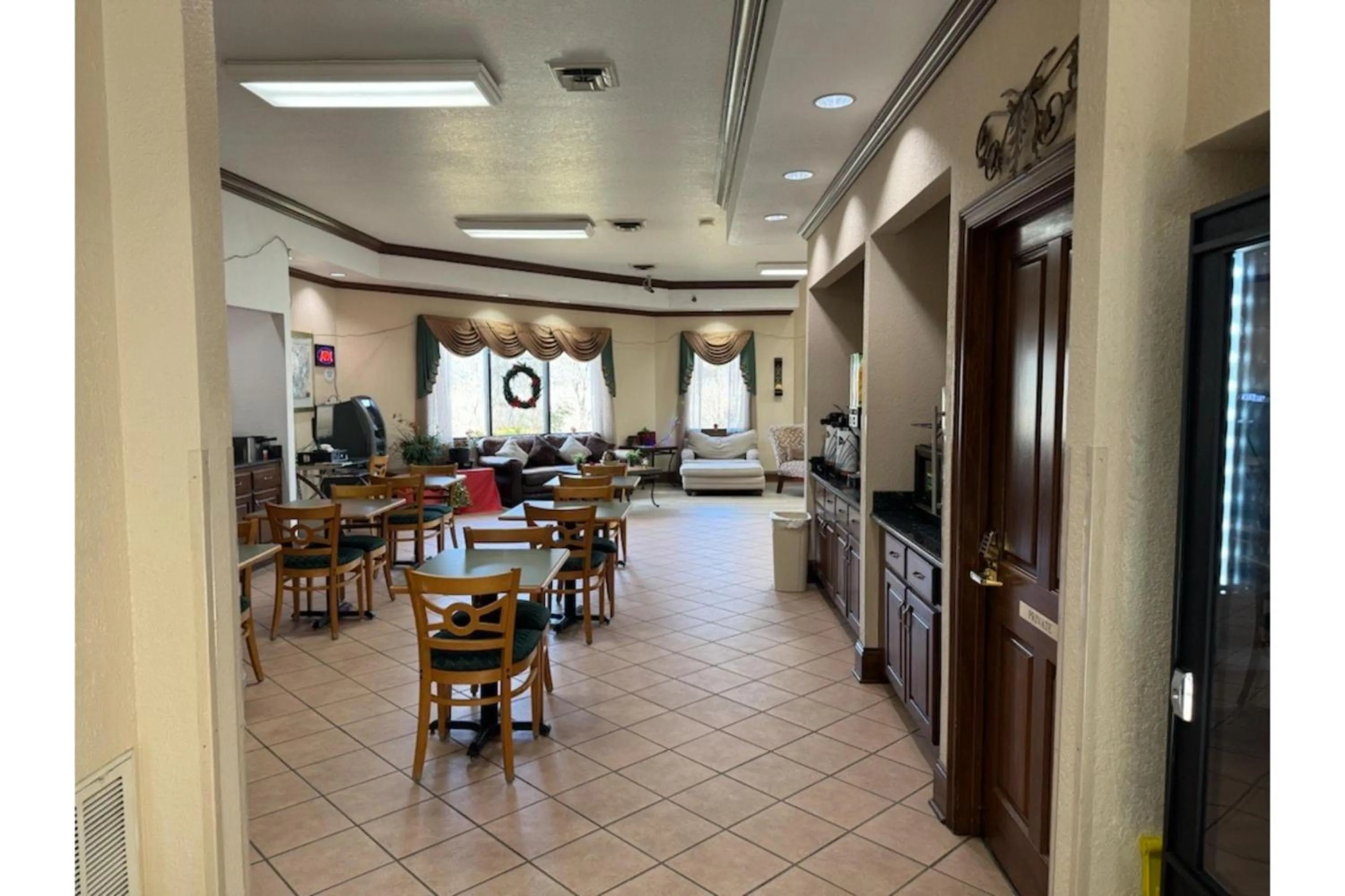 Restaurant/places to eat in Quality Inn