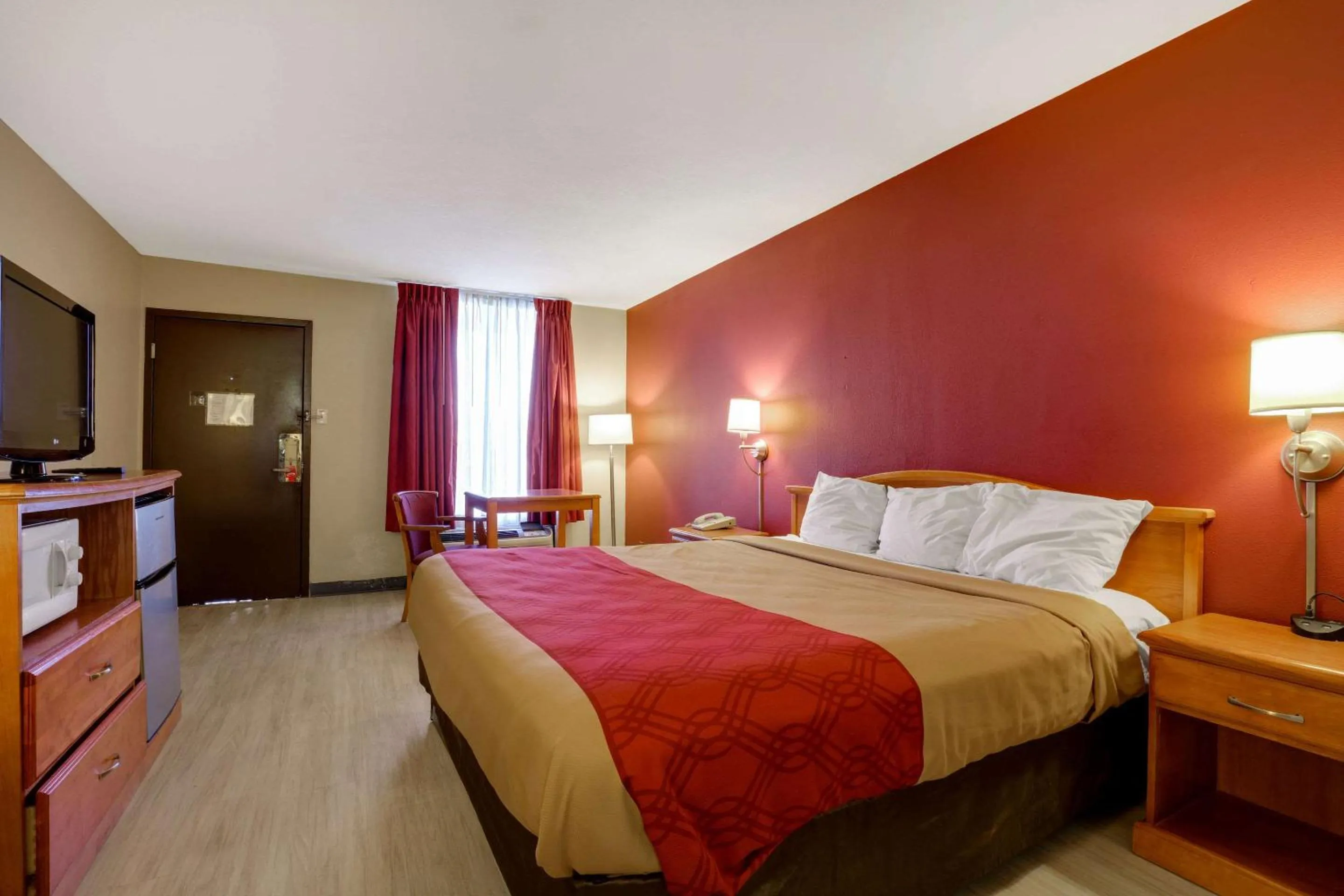 Photo of the whole room, Bed in Mill Tree Inn Millington