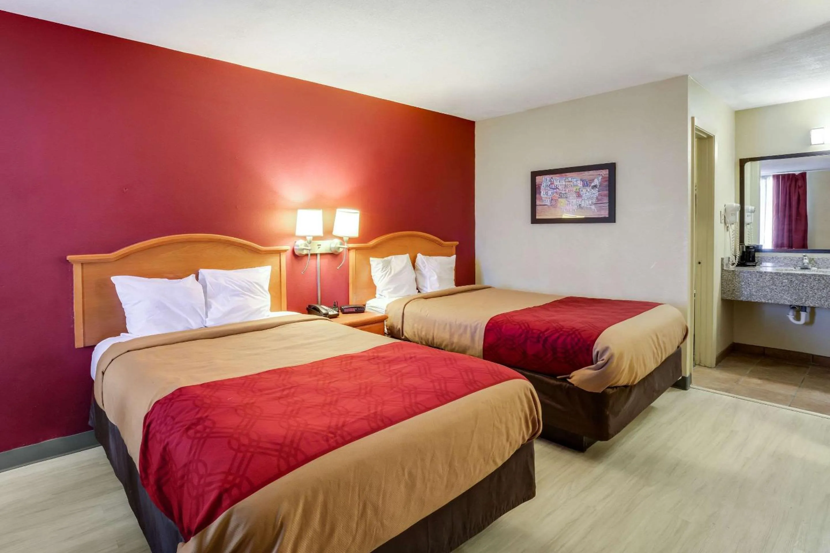 Photo of the whole room, Bed in Mill Tree Inn Millington