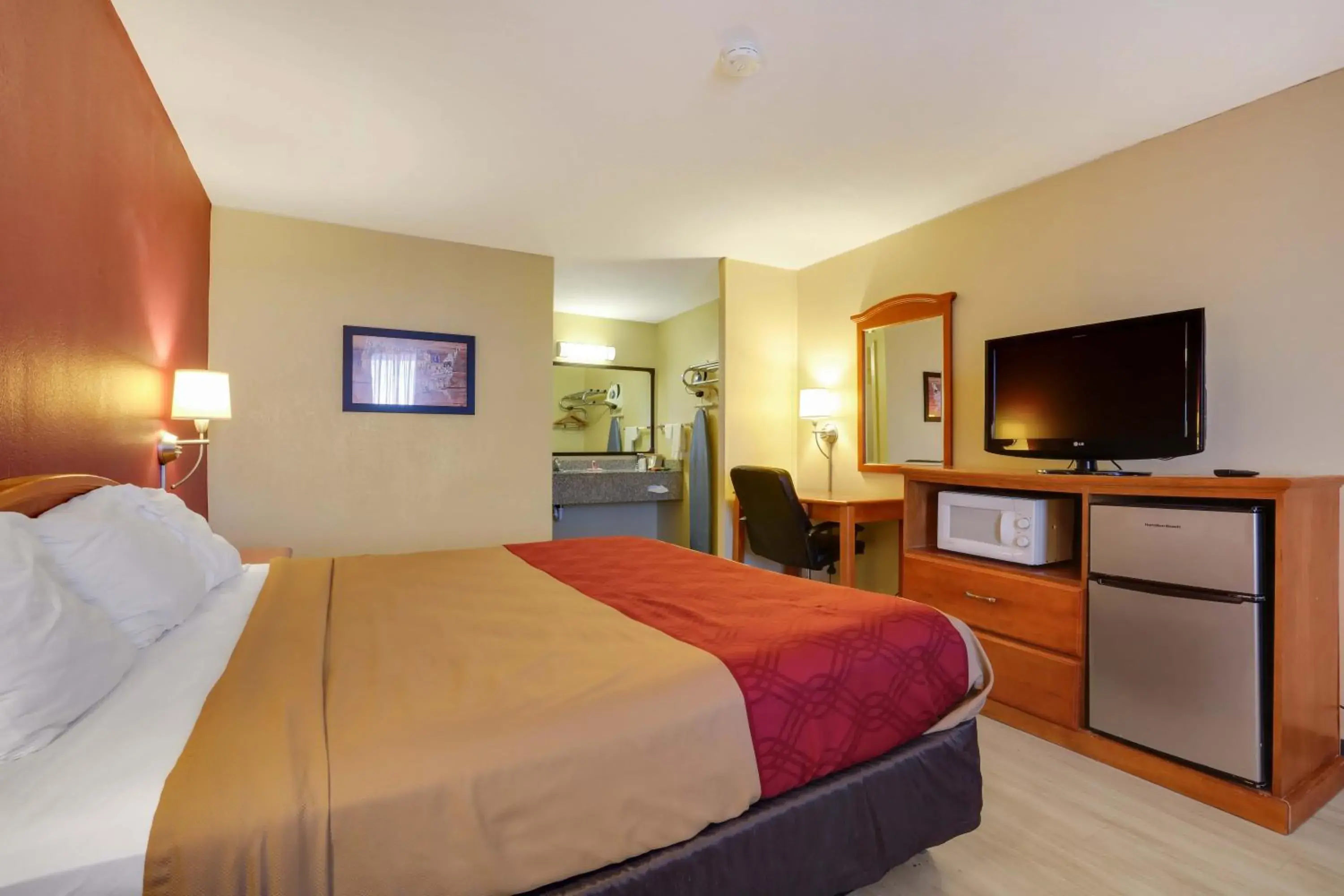 King Room - Accessible/Smoking in Mill Tree Inn Millington King Room - Accessible/Smoking in Mill Tree Inn Millington