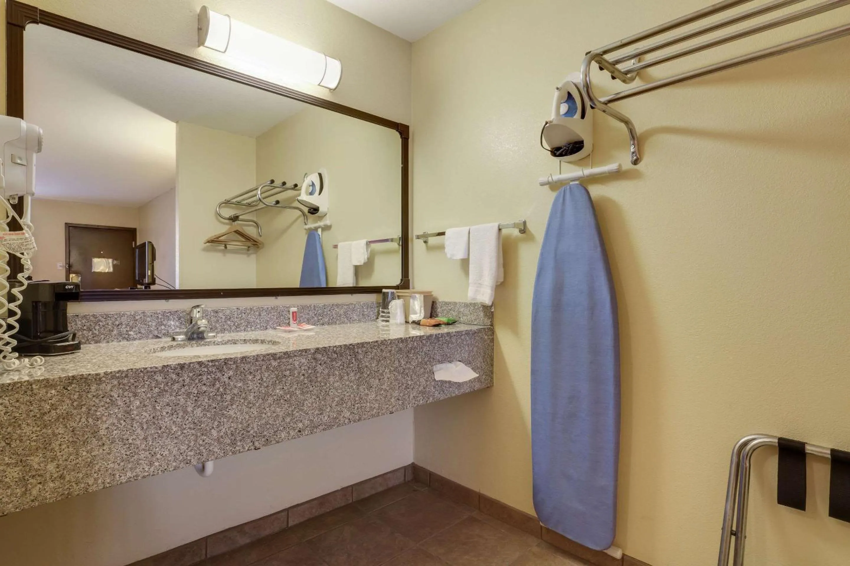 Photo of the whole room in Mill Tree Inn Millington