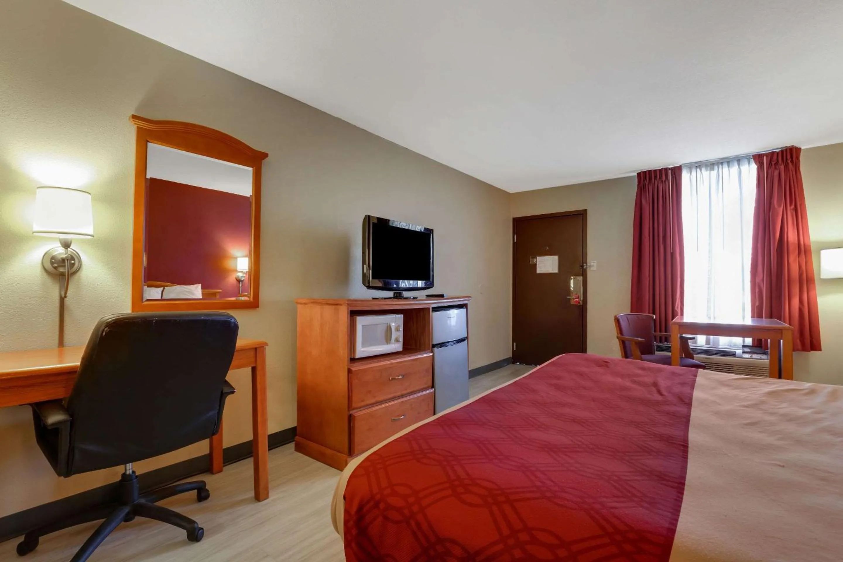 Photo of the whole room, Bed in Mill Tree Inn Millington