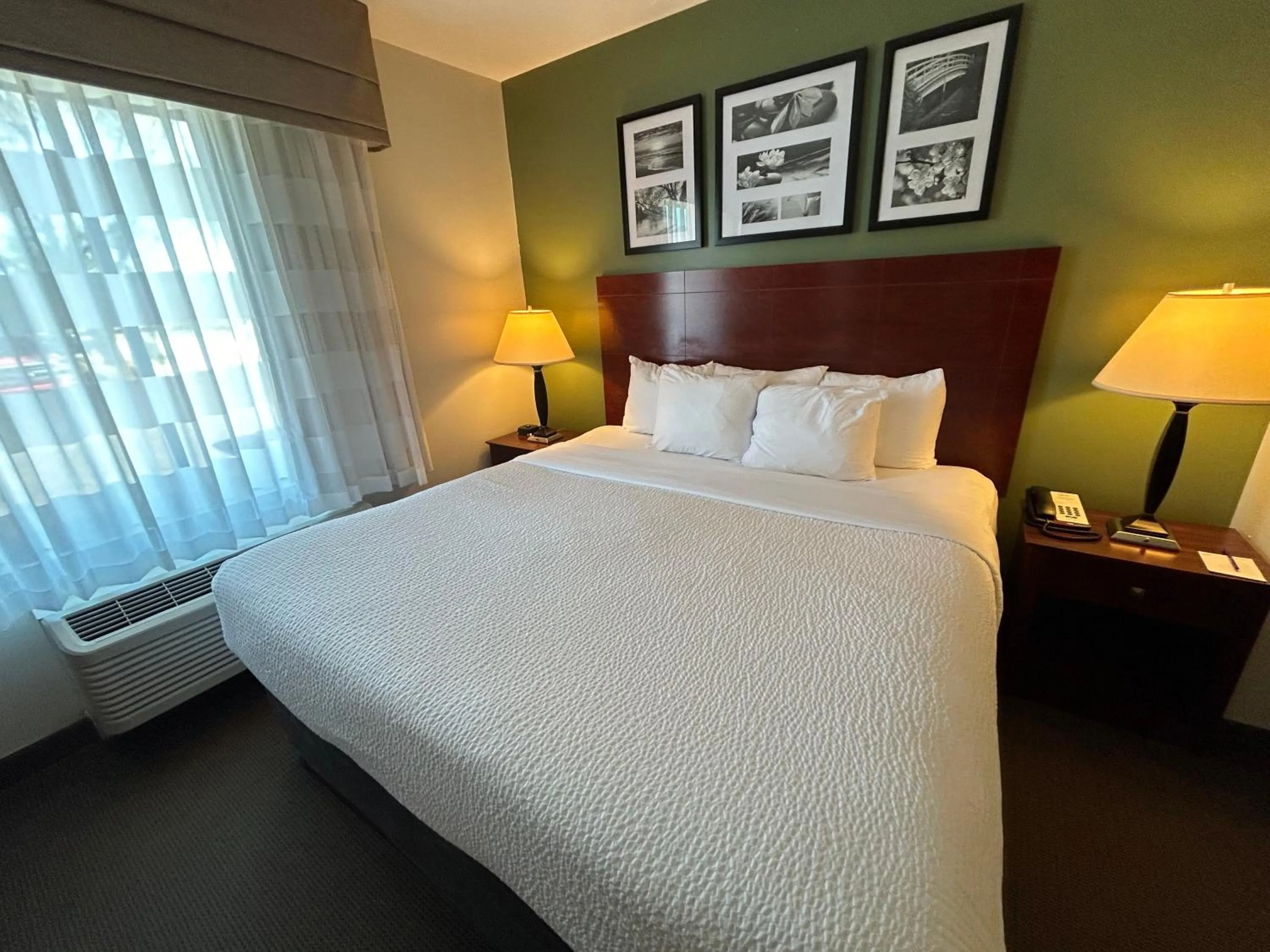 Bed in Sleep Inn & Suites Manchester near Arnold AFB