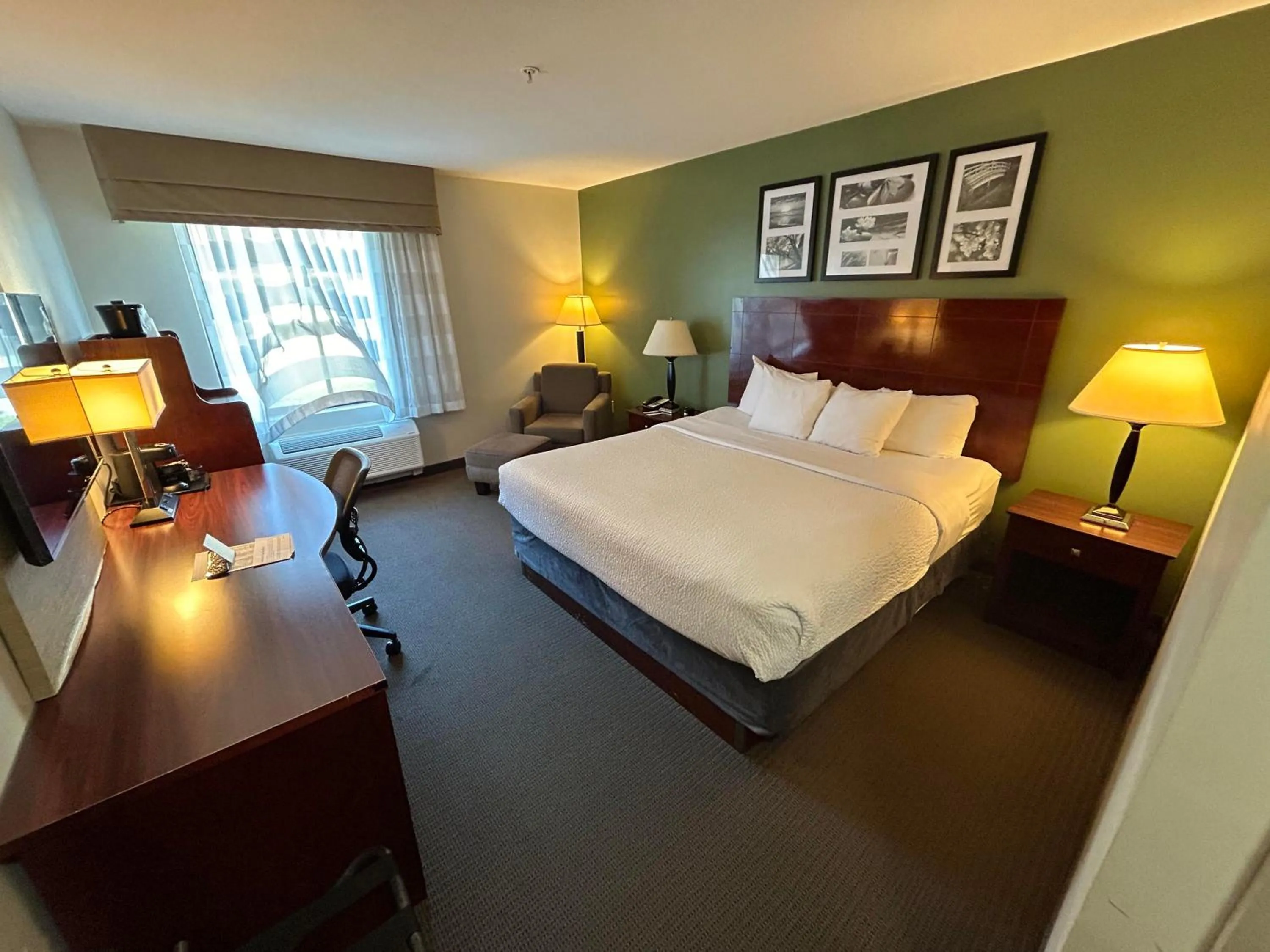 Bed in Sleep Inn & Suites Manchester near Arnold AFB