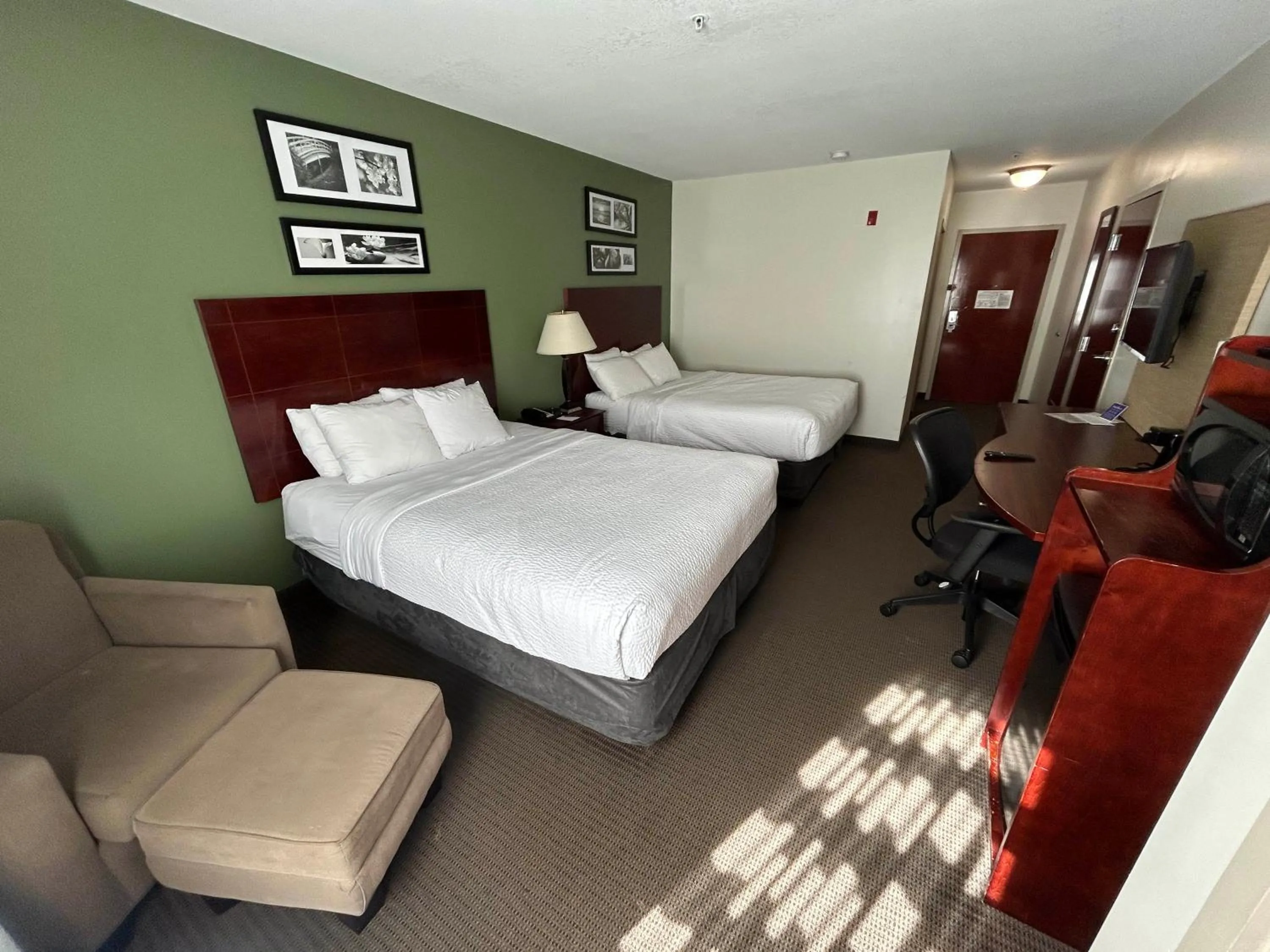 Photo of the whole room, Bed in Sleep Inn & Suites Manchester near Arnold AFB