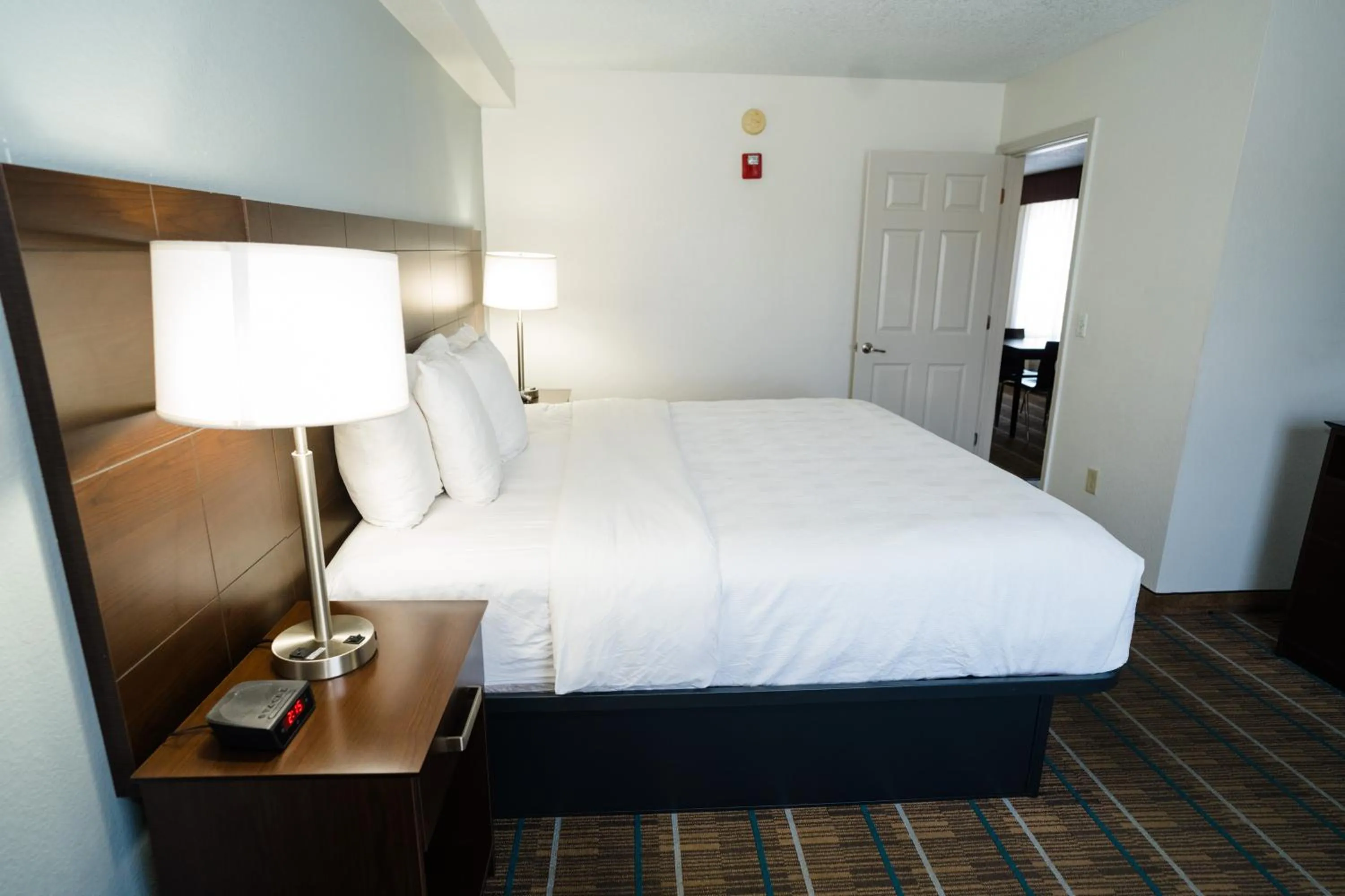 Bed in MainStay Suites Knoxville North I-75