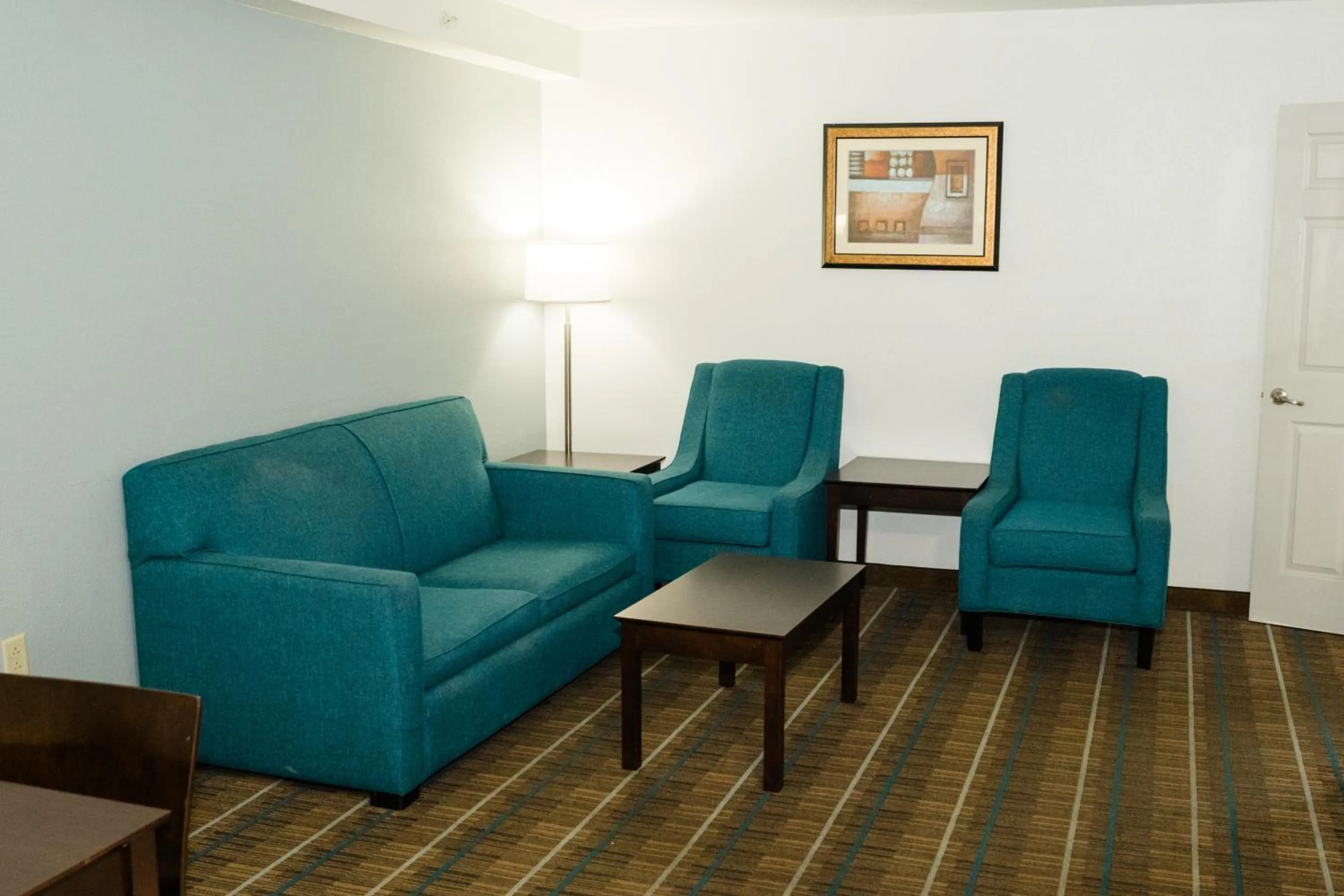 Living room in MainStay Suites Knoxville North I-75
