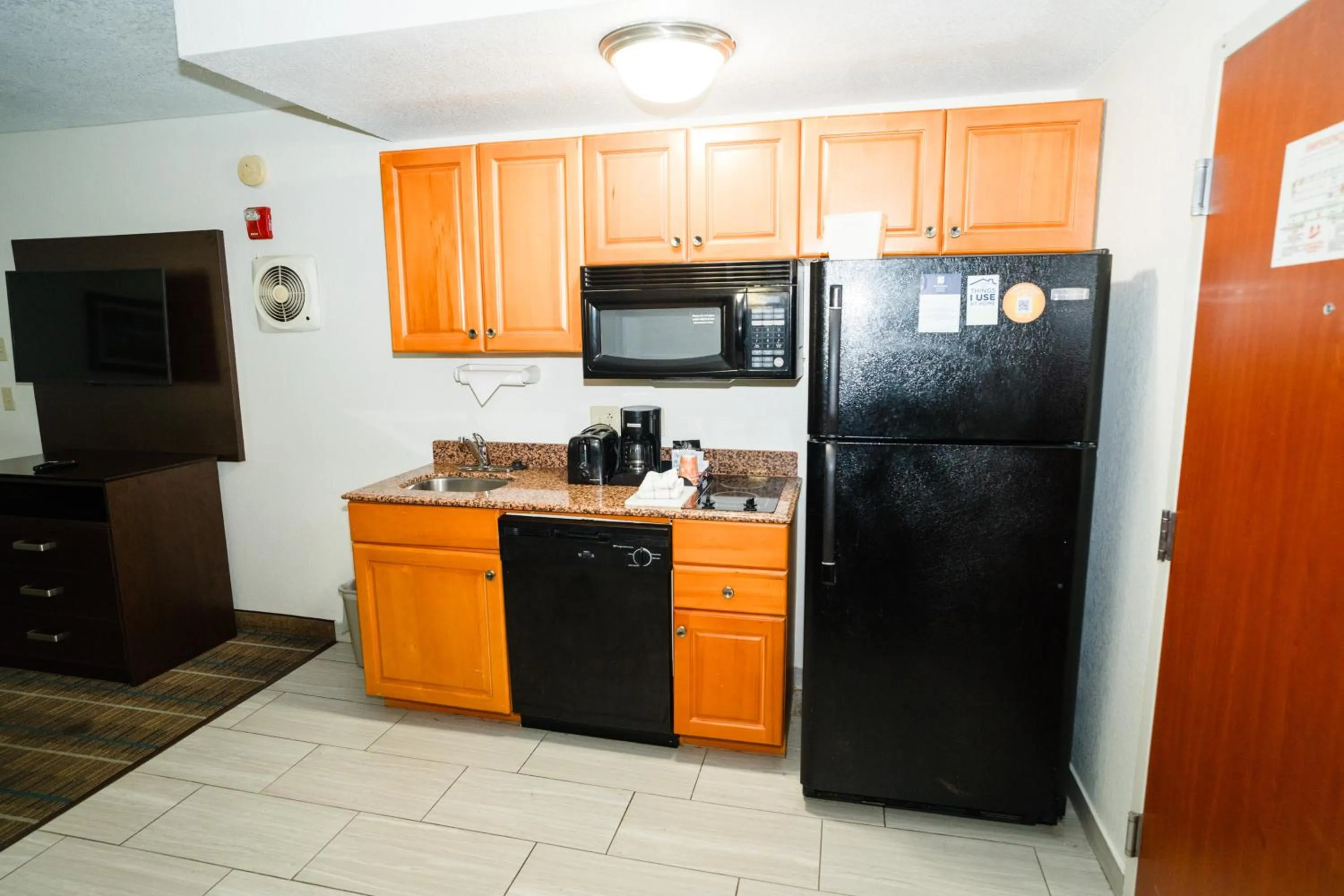 Kitchen or kitchenette in MainStay Suites Knoxville North I-75