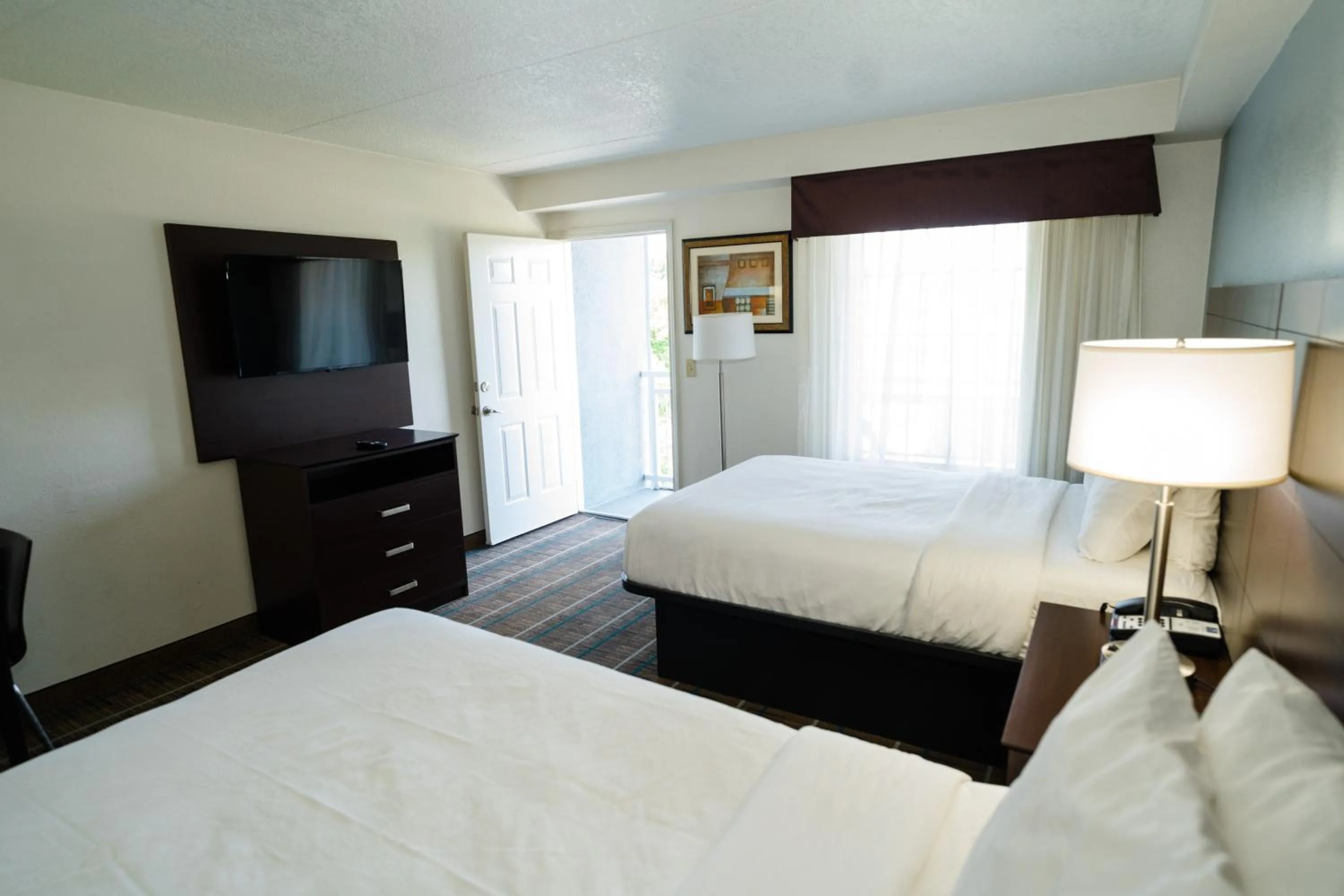 Bedroom, Bed in MainStay Suites Knoxville North I-75