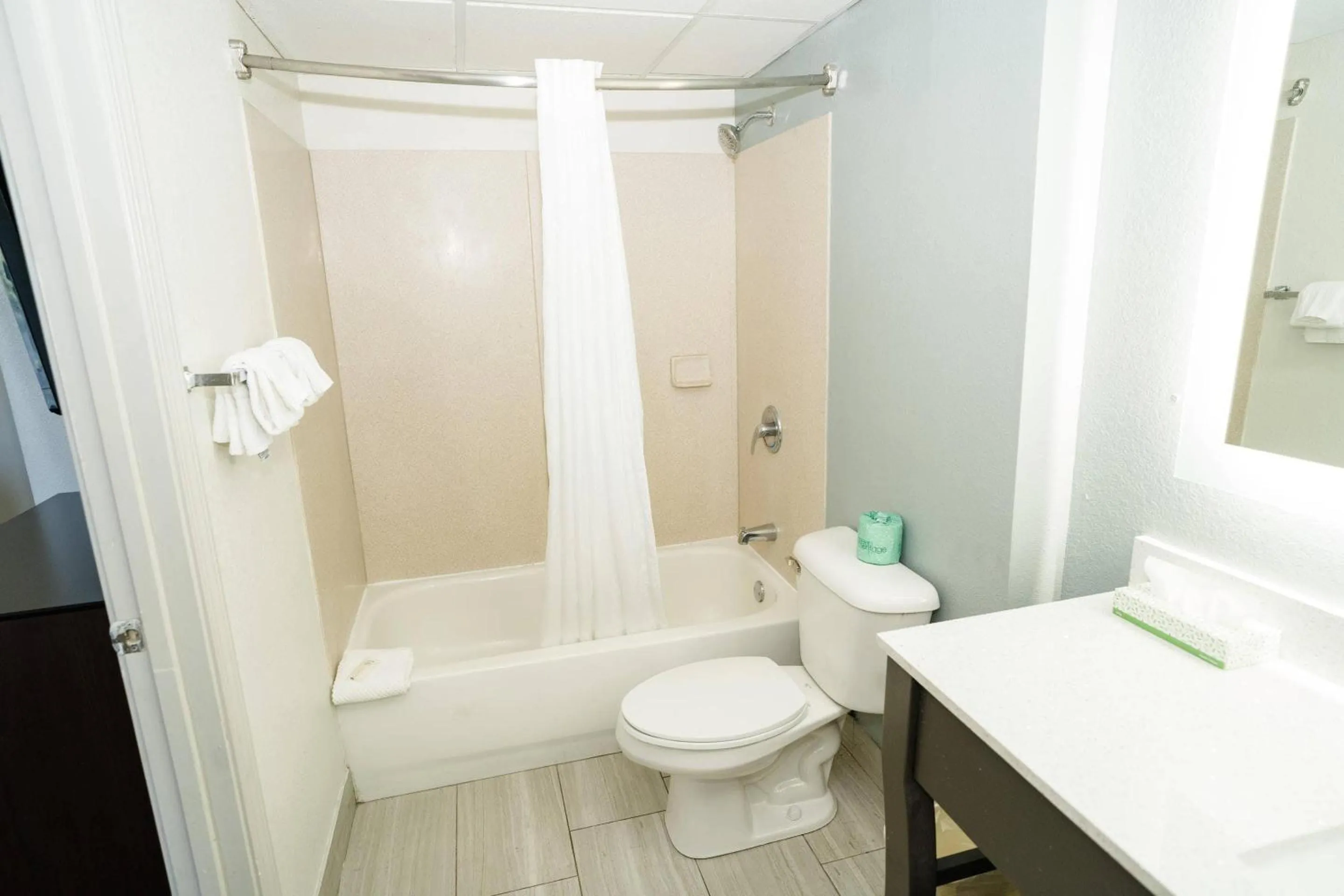 Bedroom in MainStay Suites Knoxville North I-75