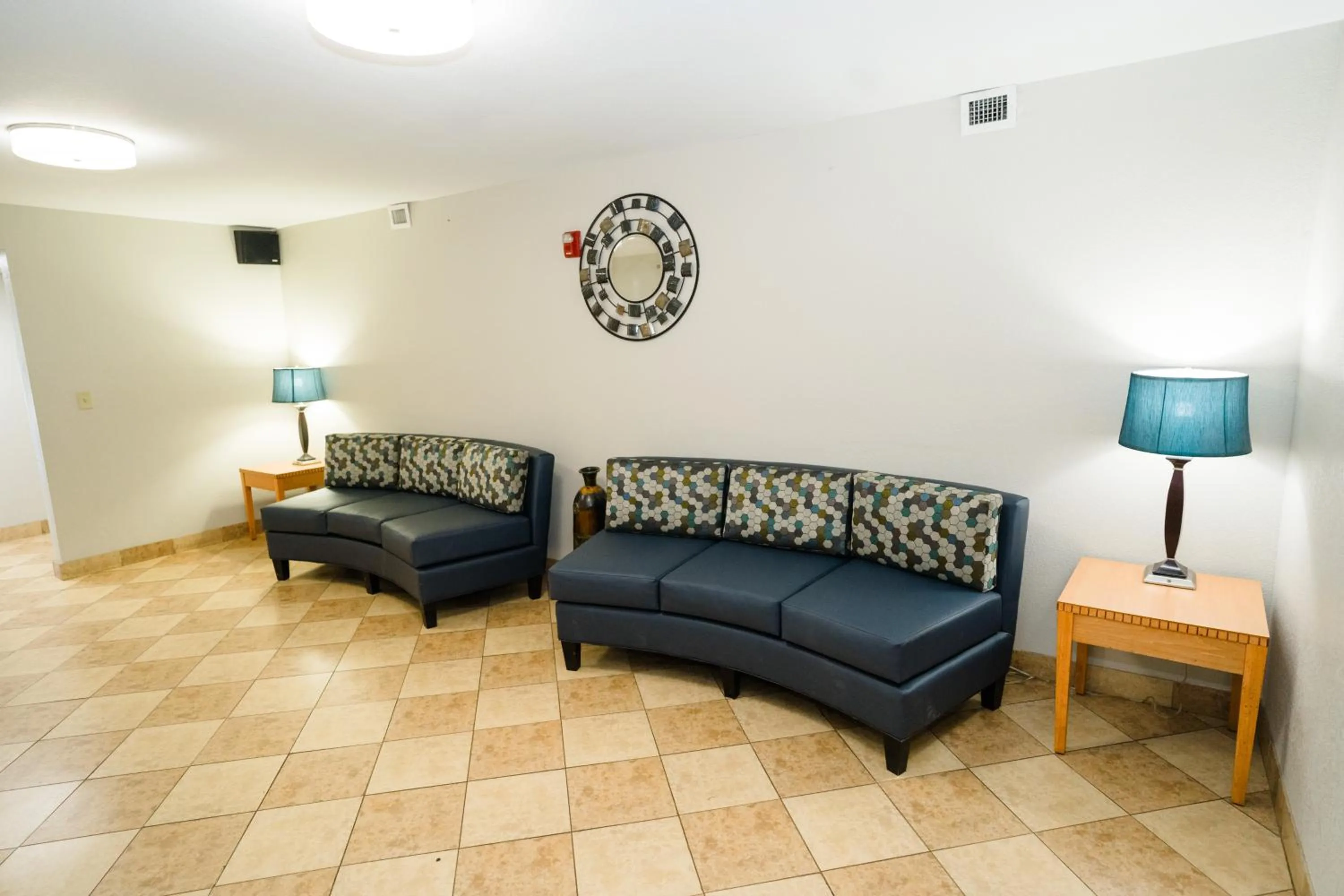 Seating area in MainStay Suites Knoxville North I-75