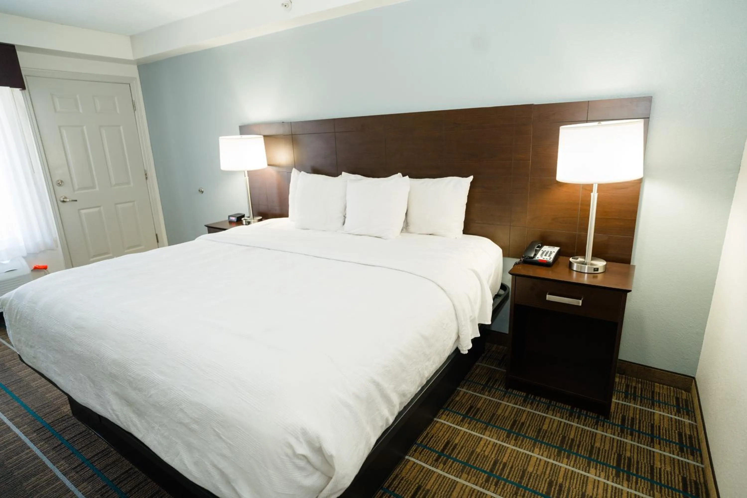 Bedroom, Bed in MainStay Suites Knoxville North I-75