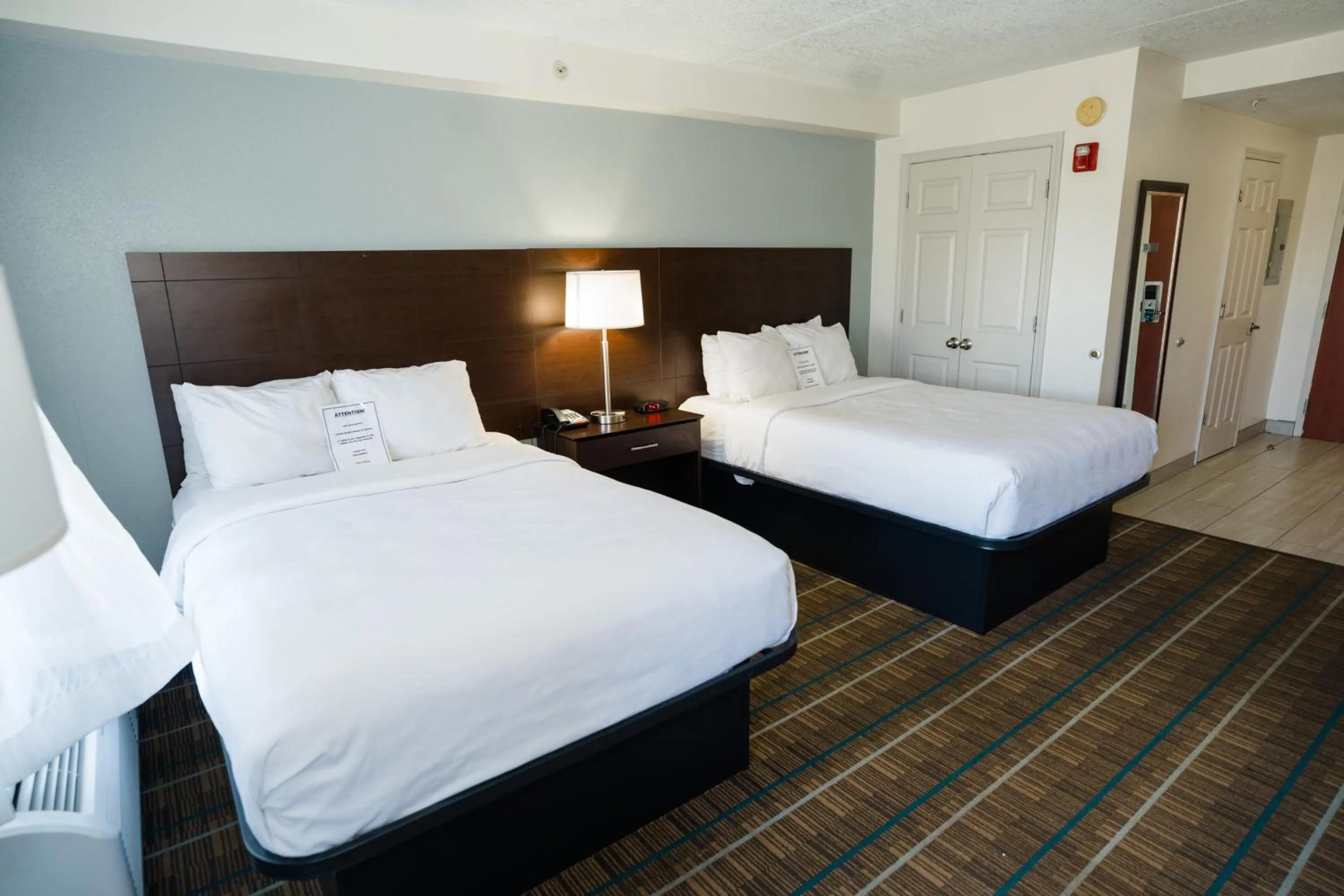 Bedroom, Bed in MainStay Suites Knoxville North I-75