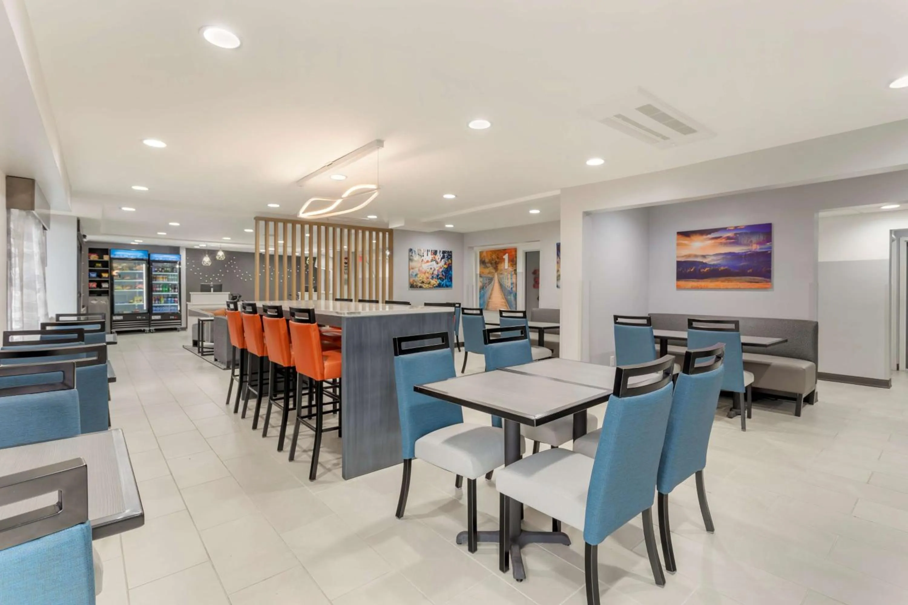 Breakfast in Best Western Plus Cleveland Inn & Suites