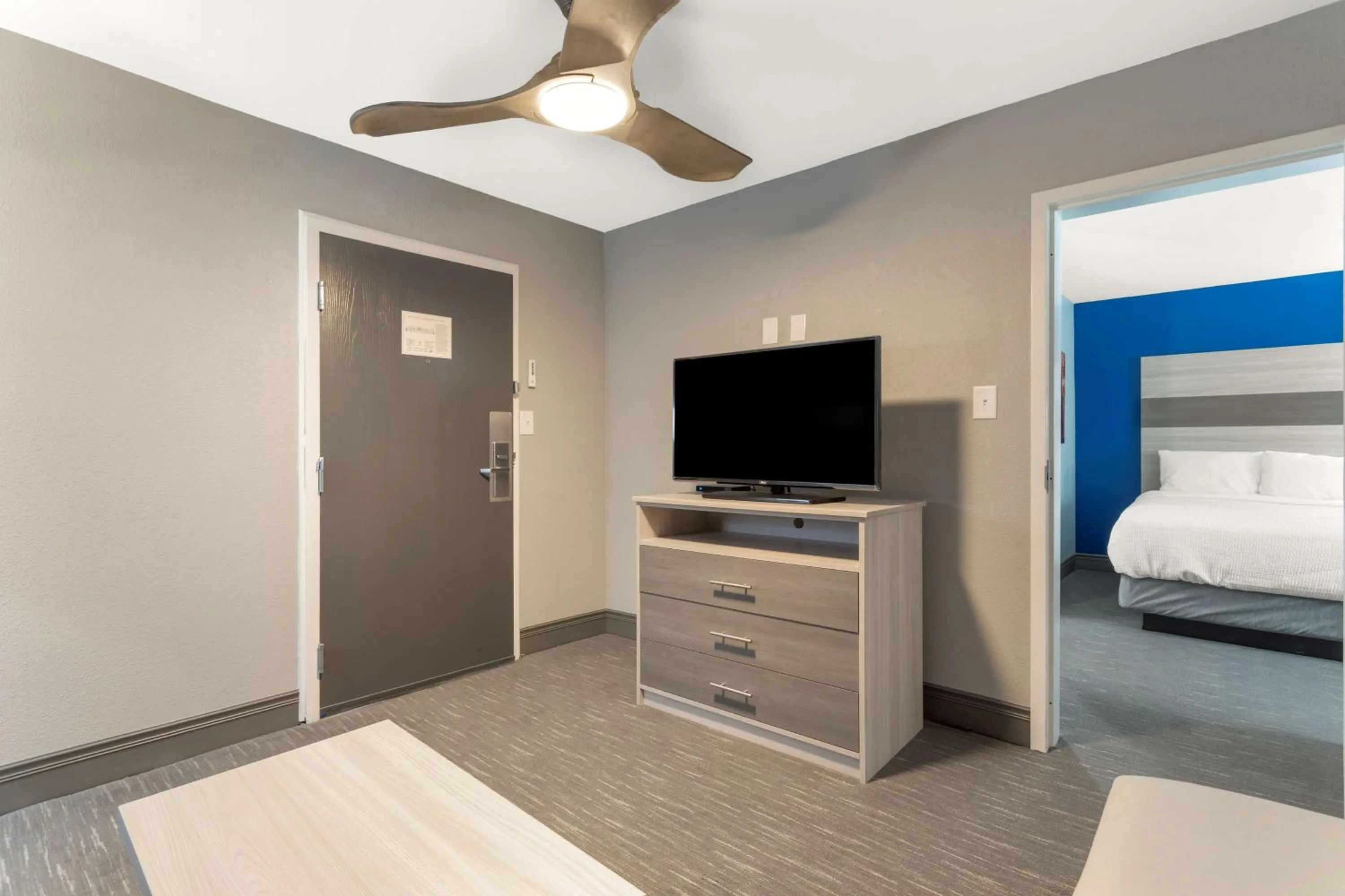 Photo of the whole room, Bed in Best Western Plus Cleveland Inn & Suites