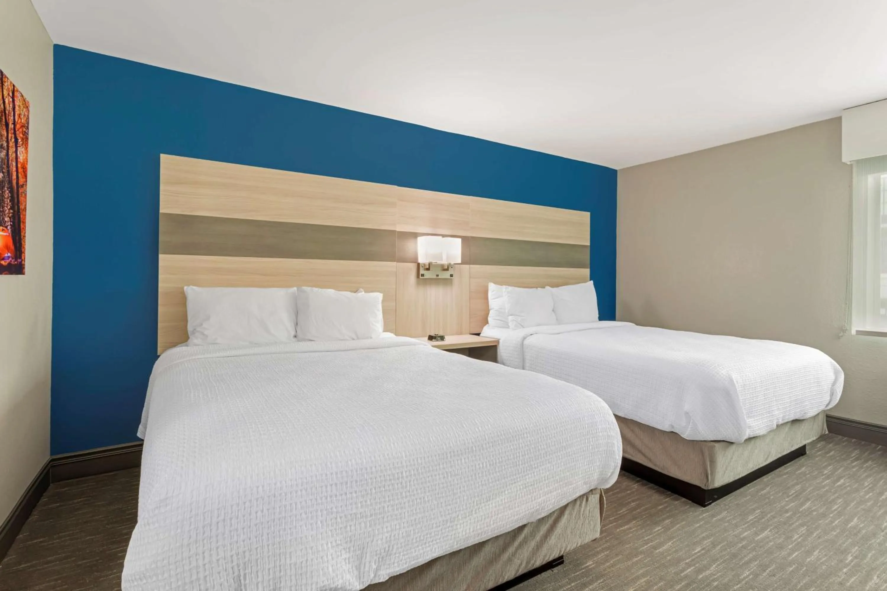 Bedroom, Bed in Best Western Plus Cleveland Inn & Suites