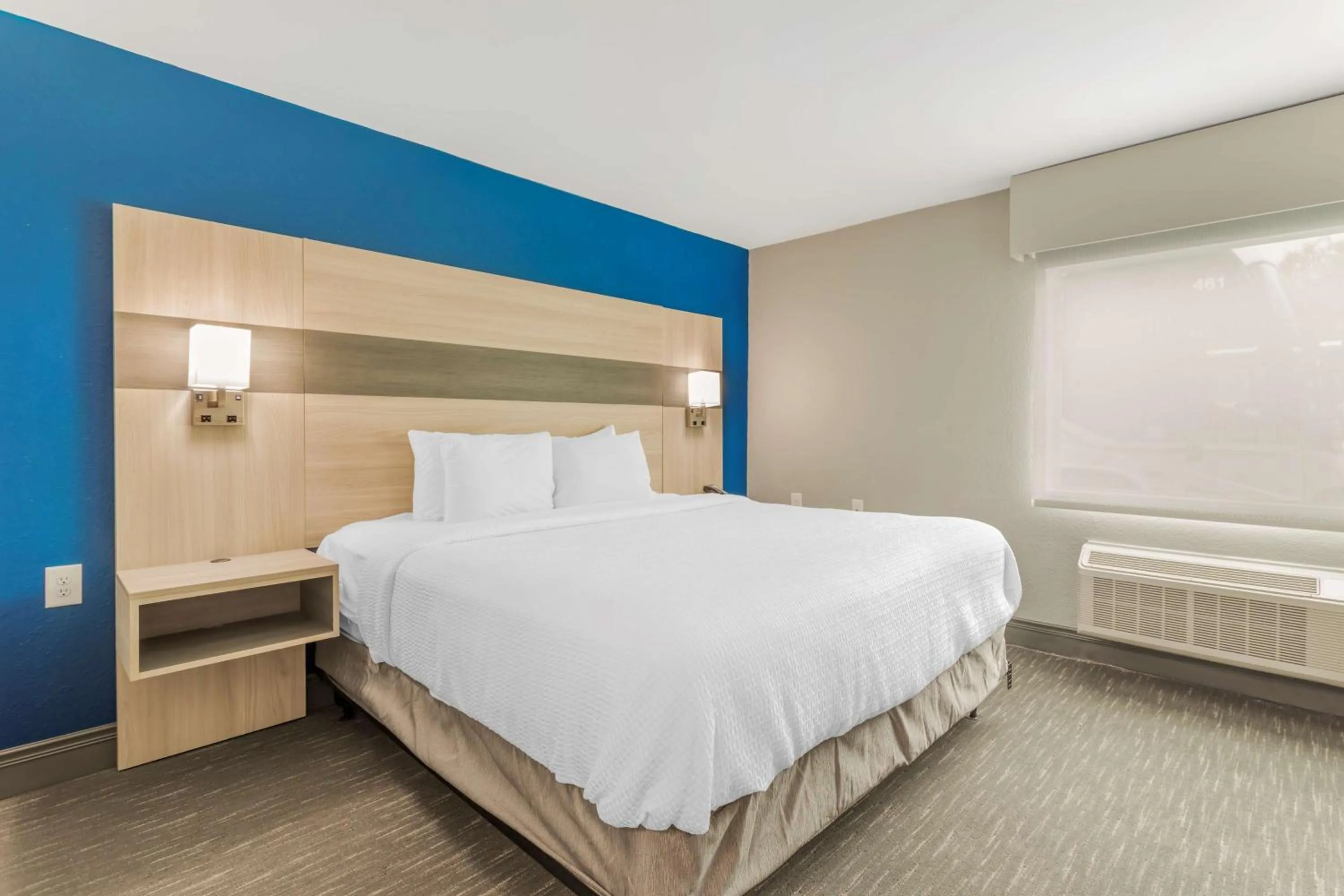 Bedroom, Bed in Best Western Plus Cleveland Inn & Suites