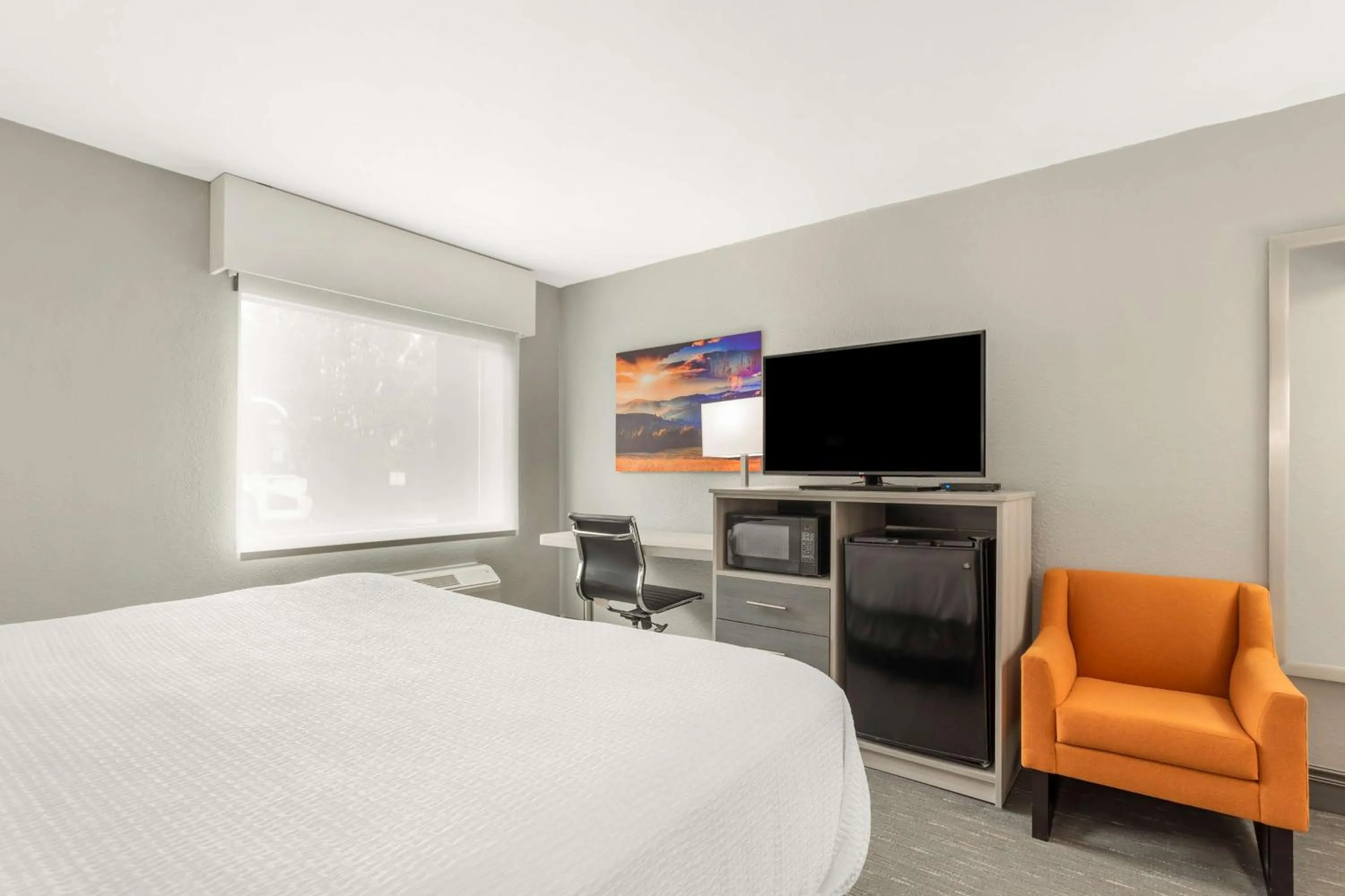 Bedroom, Bed in Best Western Plus Cleveland Inn & Suites