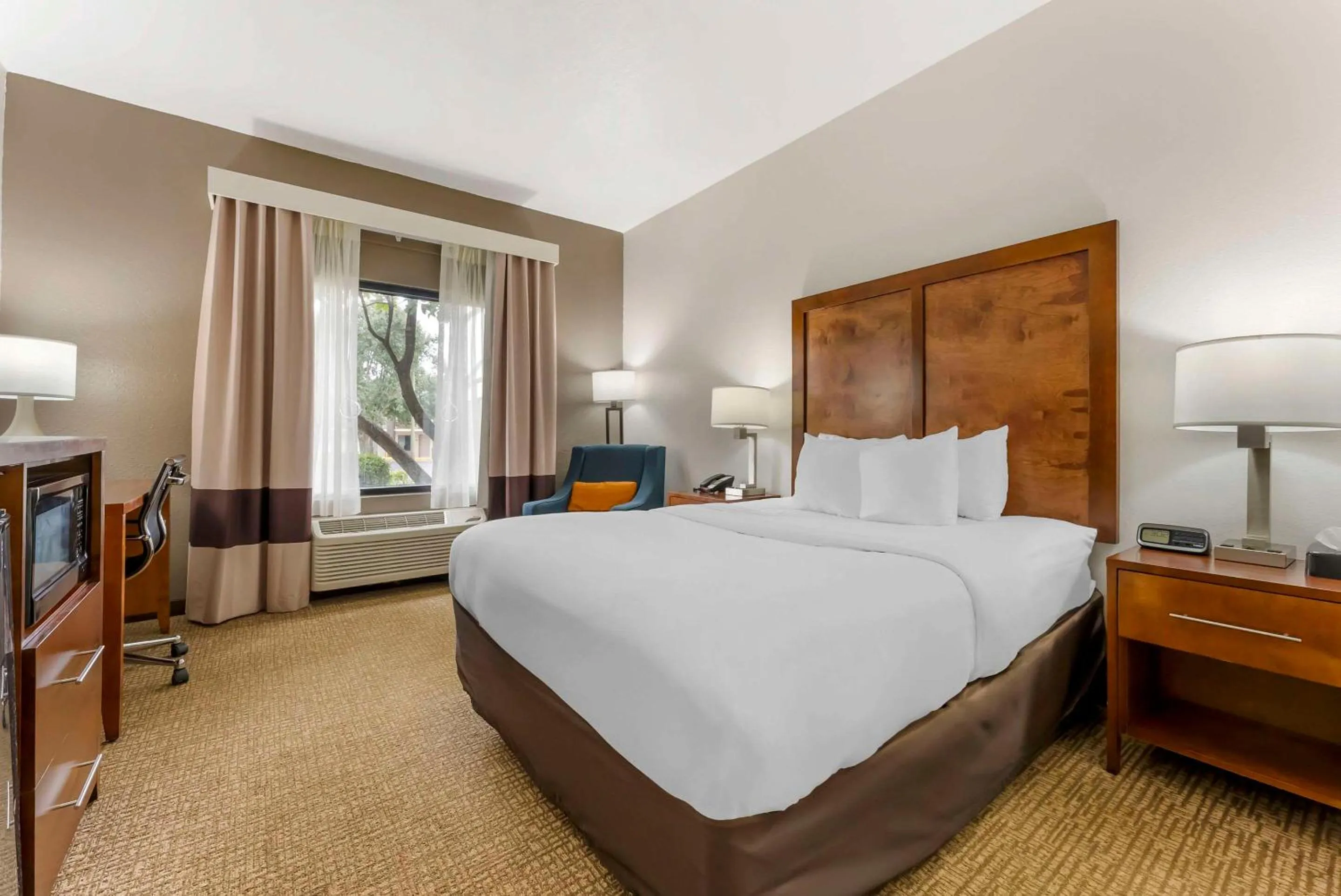 Bedroom, Bed in Comfort Inn Brownsville I-40