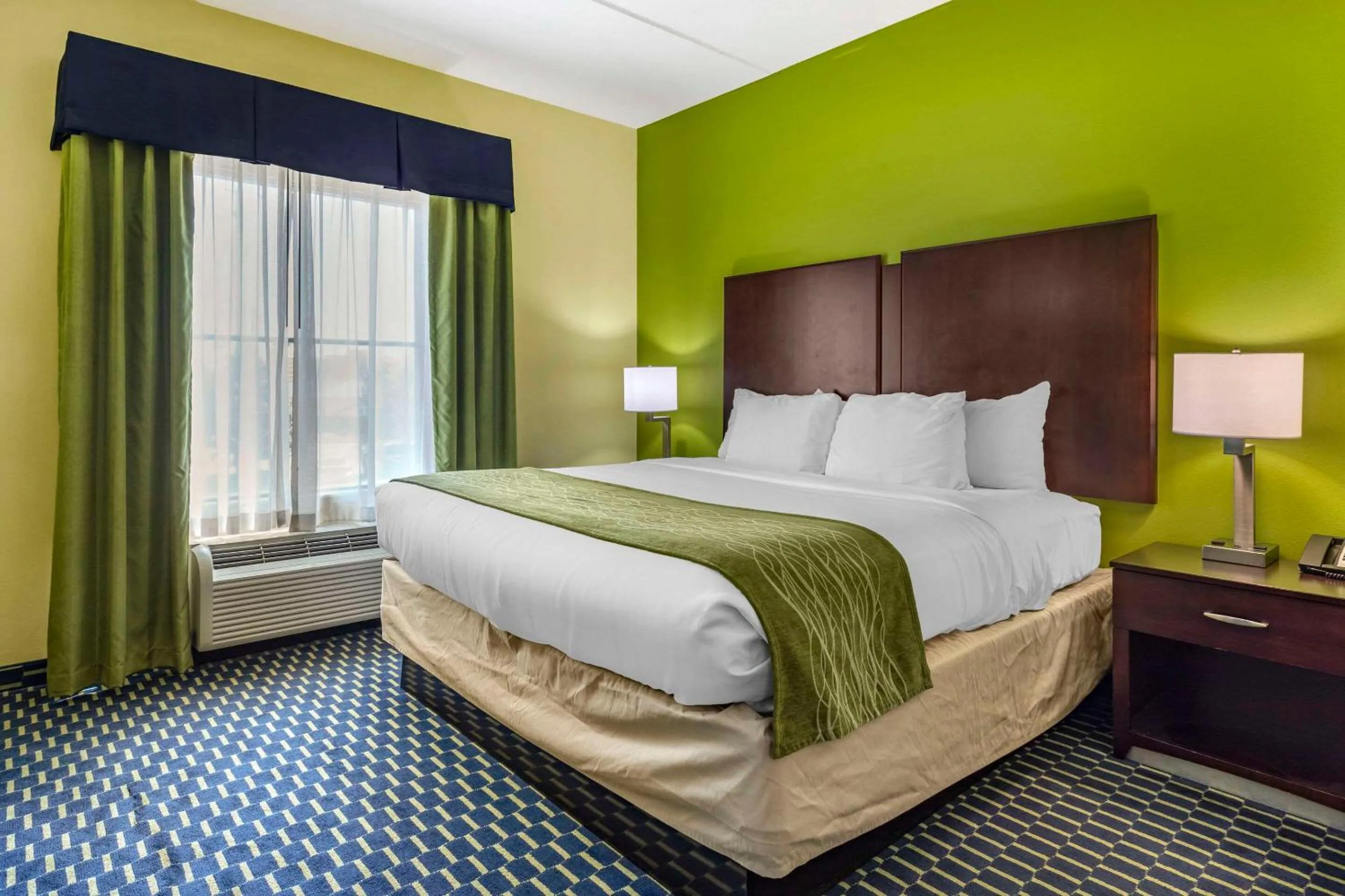 Bedroom, Bed in Comfort Inn Athens I - 75