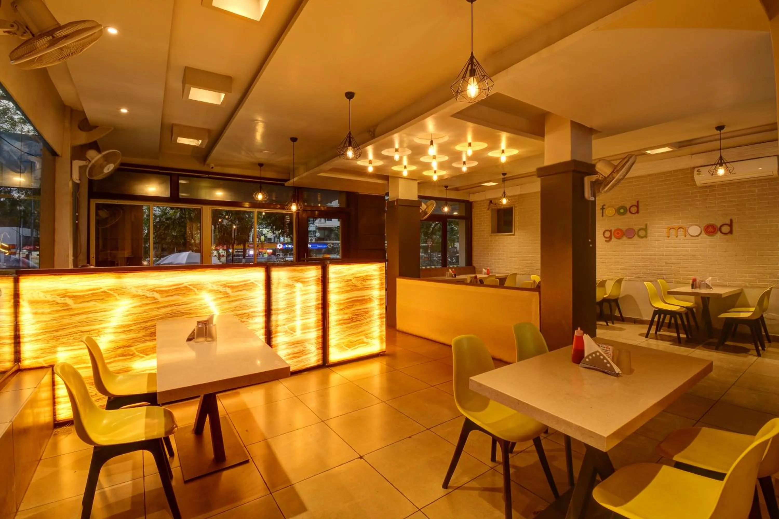 Restaurant/places to eat in SRTC Hotel Aspire