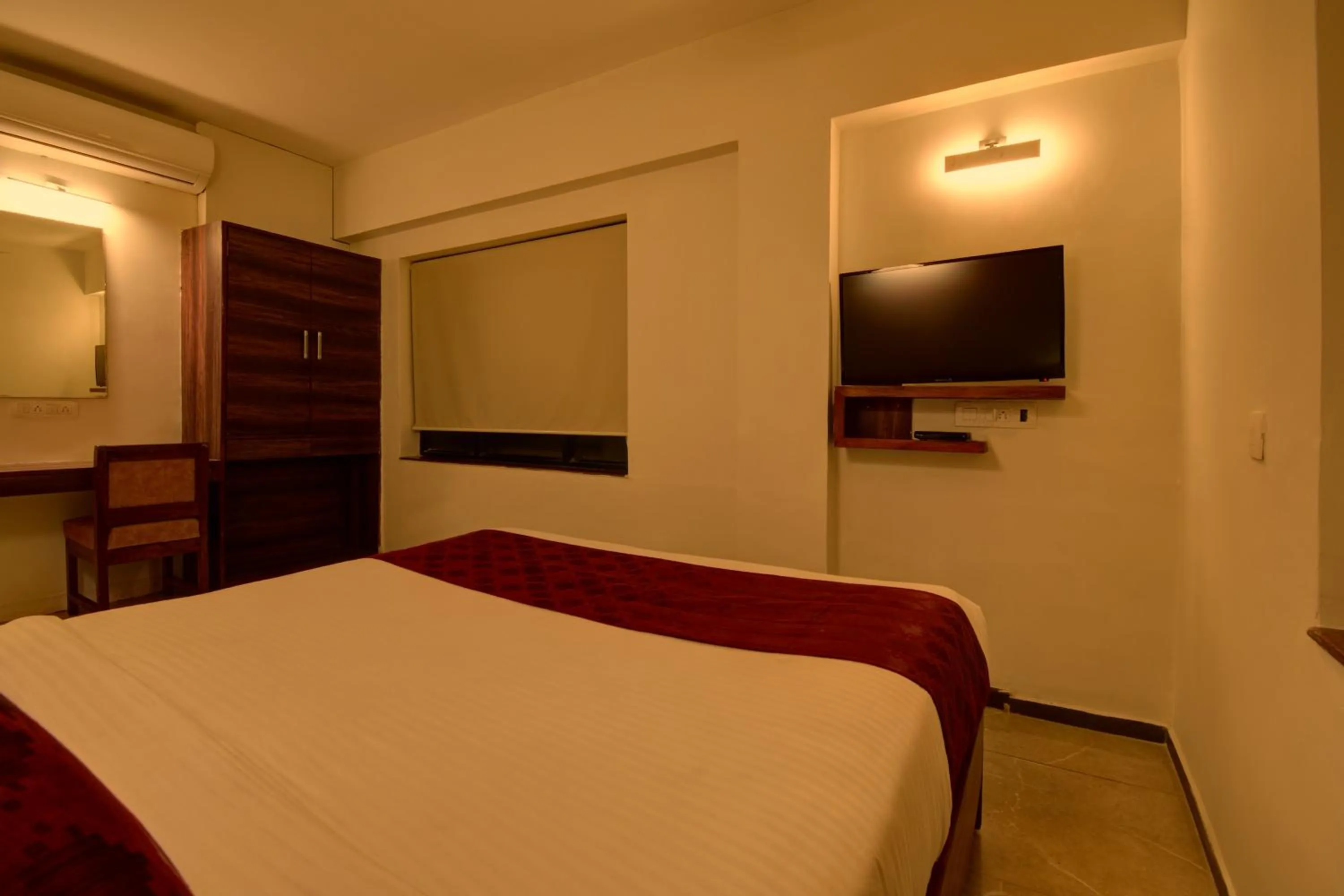 Communal lounge/ TV room, Bed in SRTC Hotel Aspire