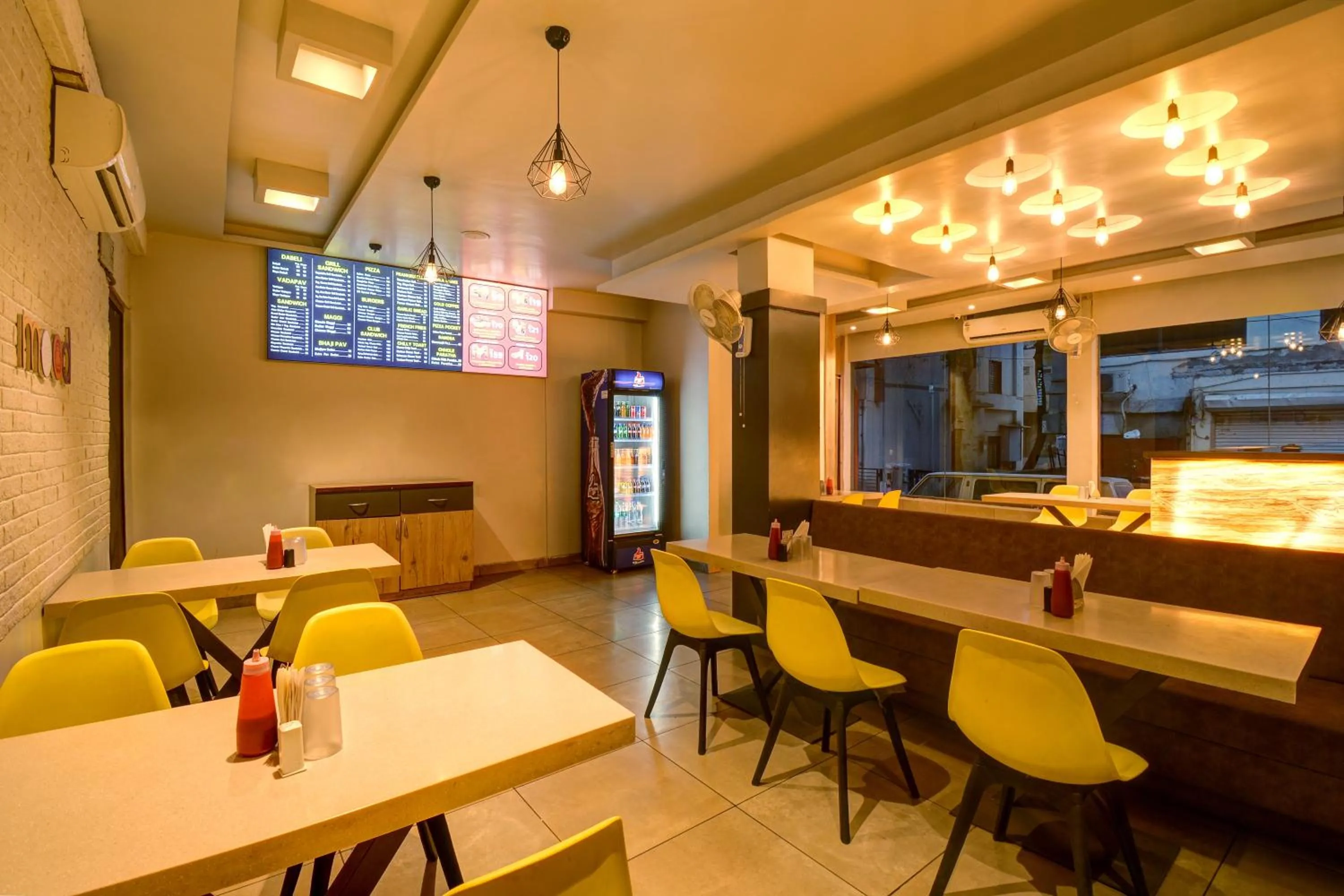 Restaurant/places to eat in SRTC Hotel Aspire