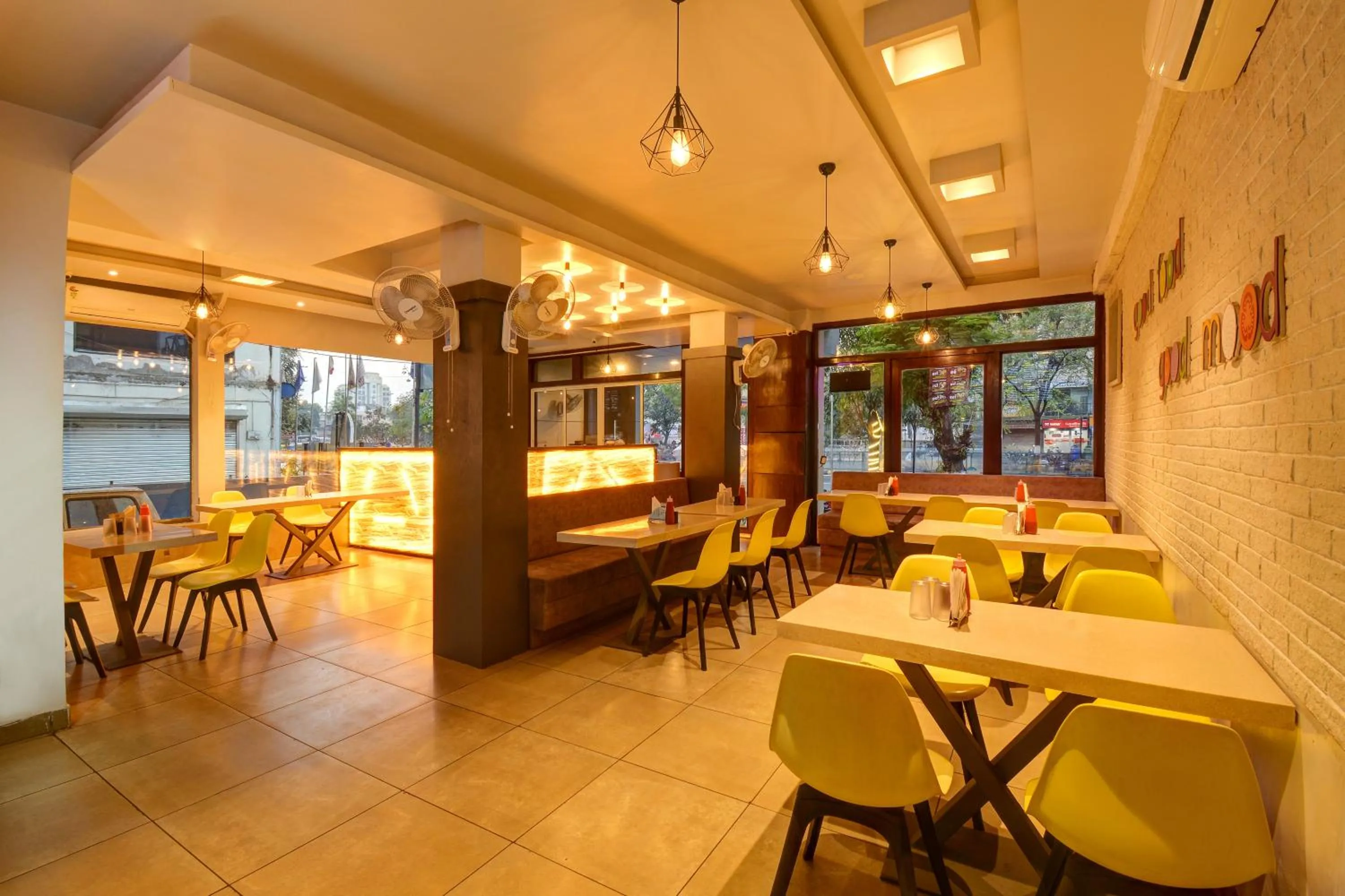 Restaurant/places to eat in SRTC Hotel Aspire