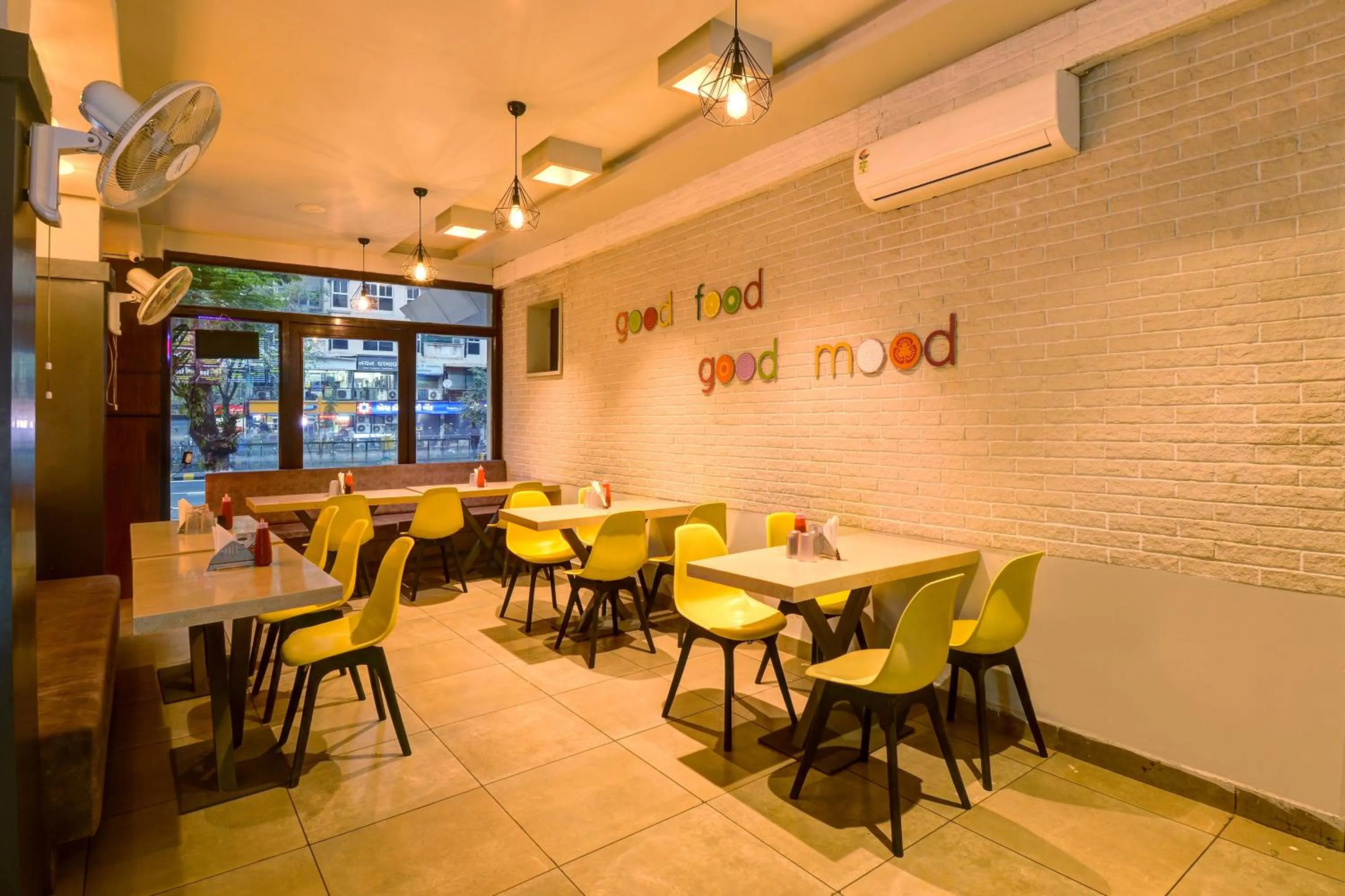 Restaurant/places to eat in SRTC Hotel Aspire