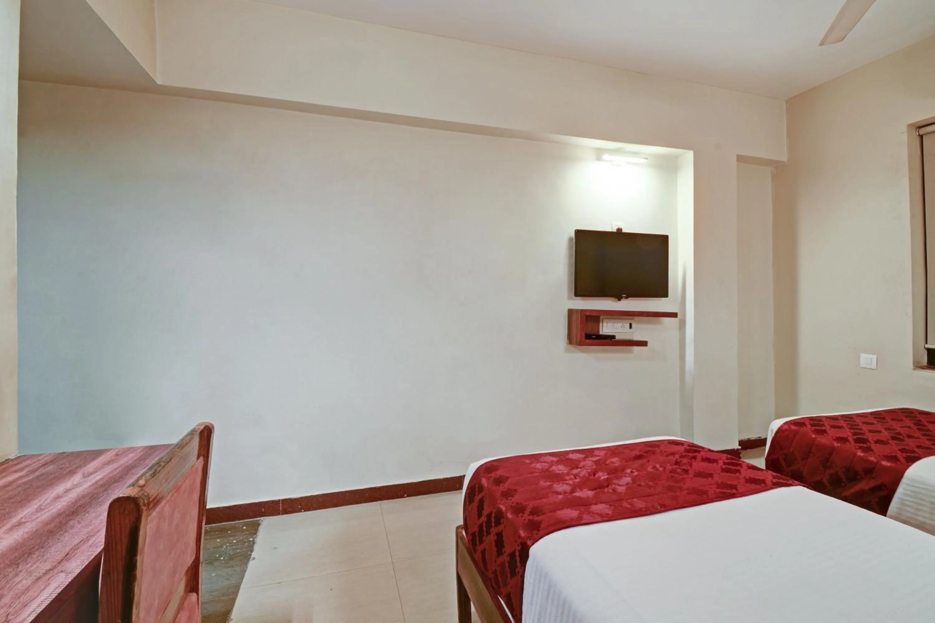 Communal lounge/ TV room, Bed in SRTC Hotel Aspire