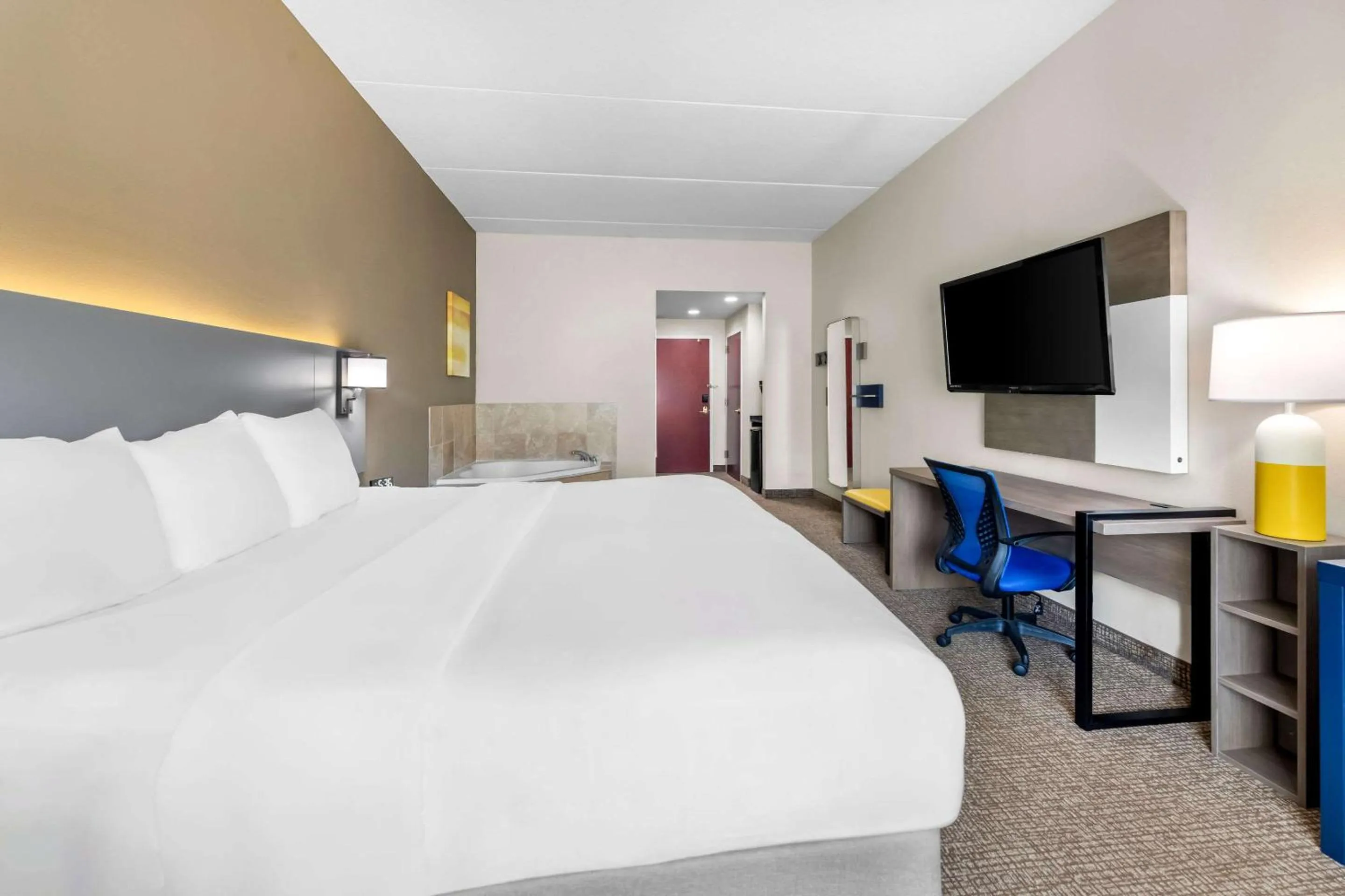 Bedroom, Bed in Comfort Inn Harriman