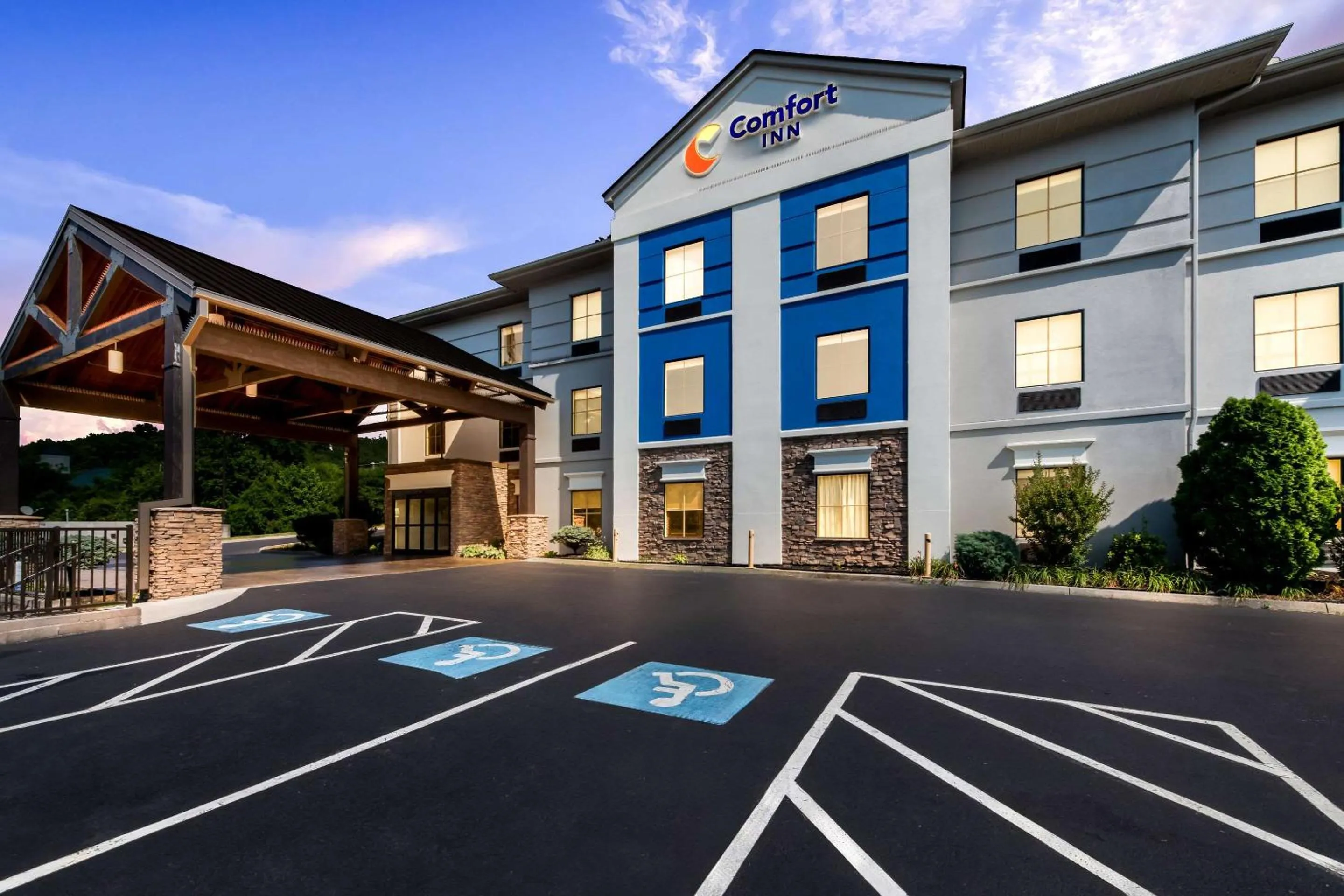 Property building in Comfort Inn Harriman