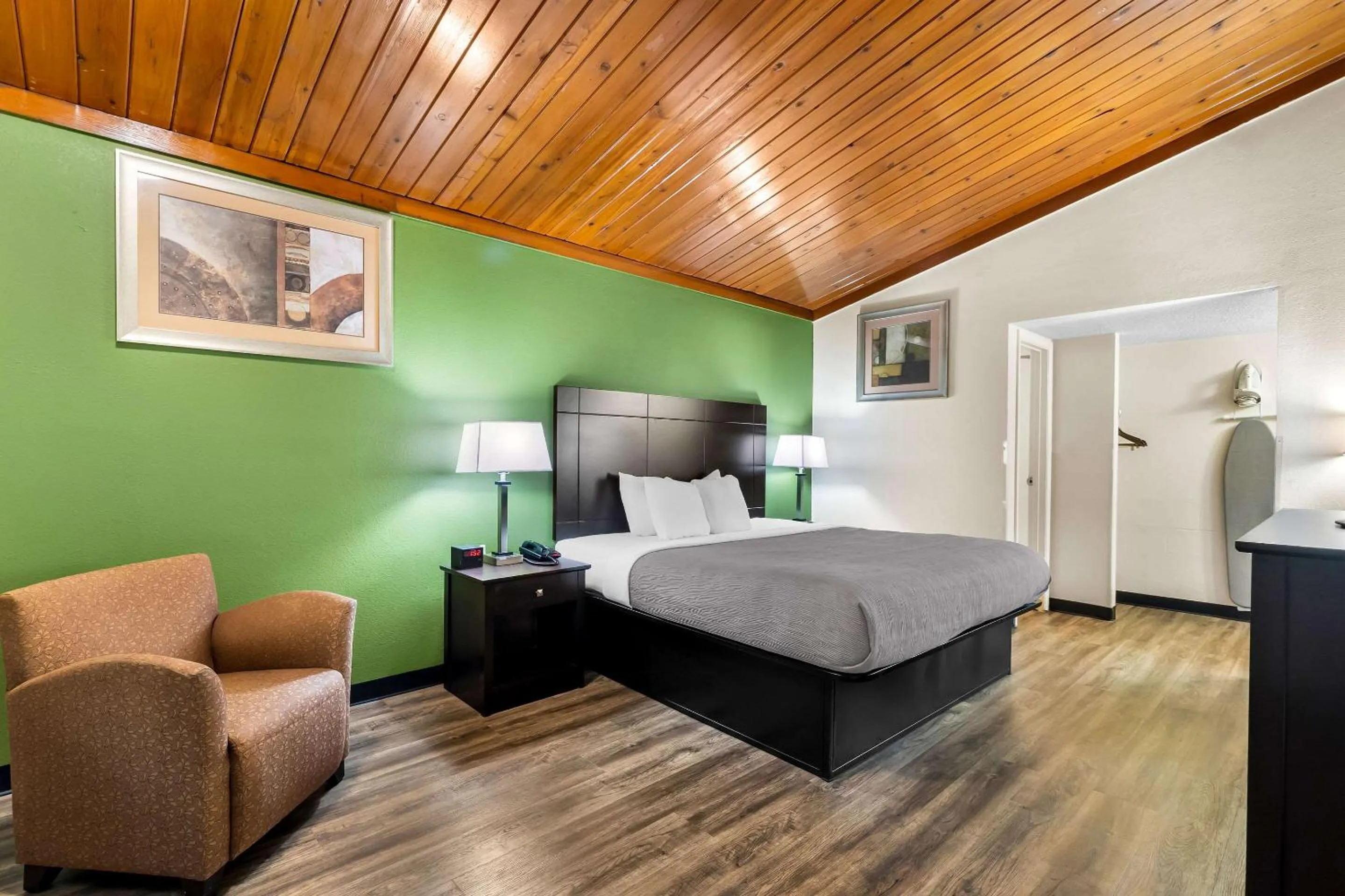 Bedroom, Bed in Quality Inn Tullahoma