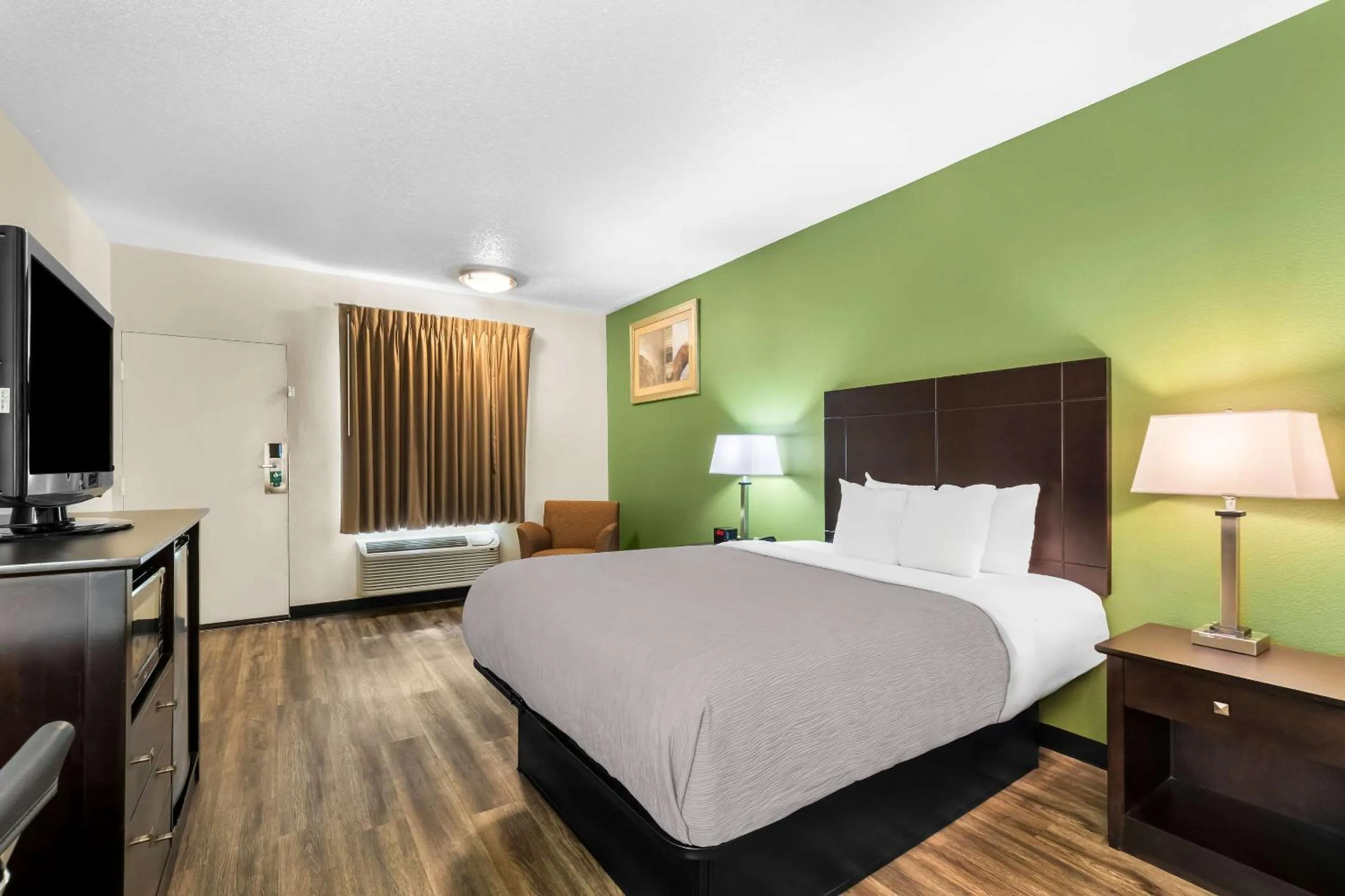 Bedroom, Bed in Quality Inn Tullahoma