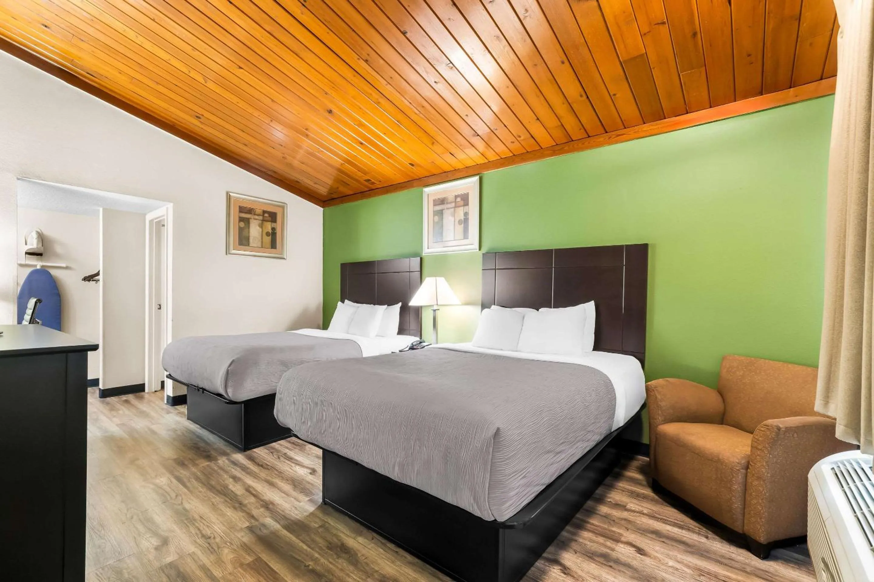 Bedroom, Bed in Quality Inn Tullahoma