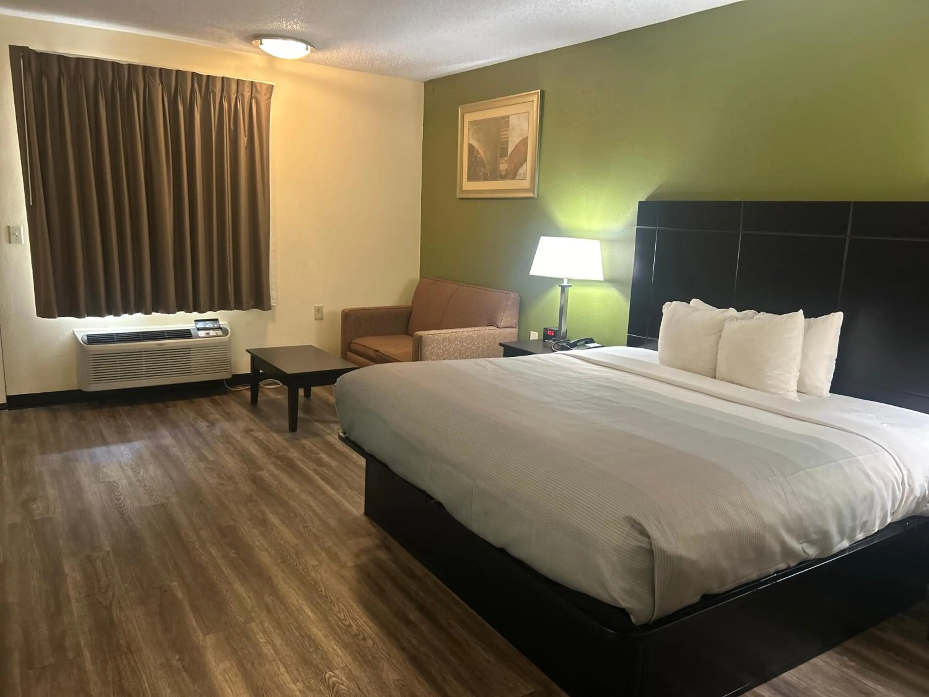 Bed in Quality Inn Tullahoma