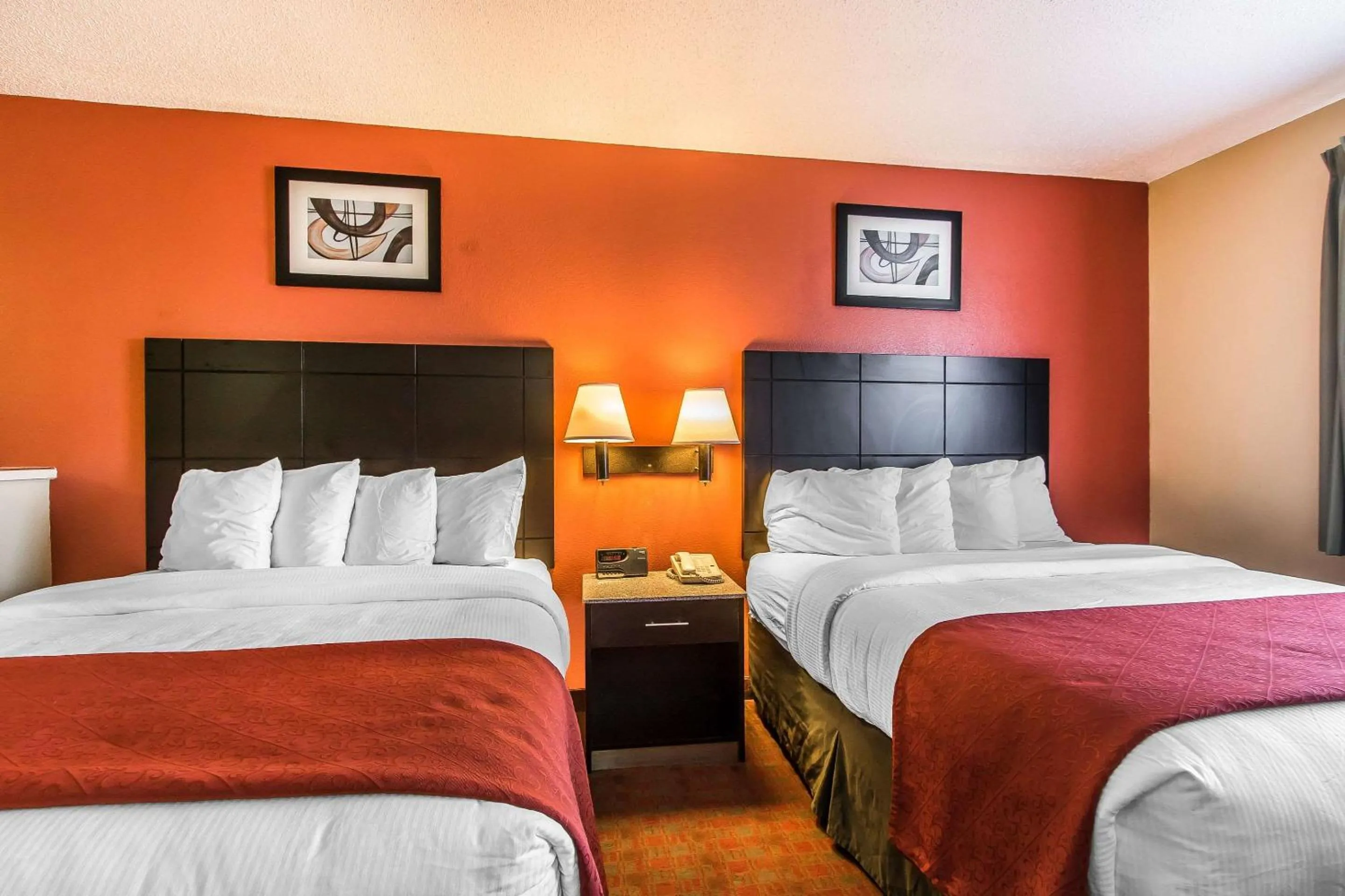 Photo of the whole room, Bed in Quality Inn & Suites