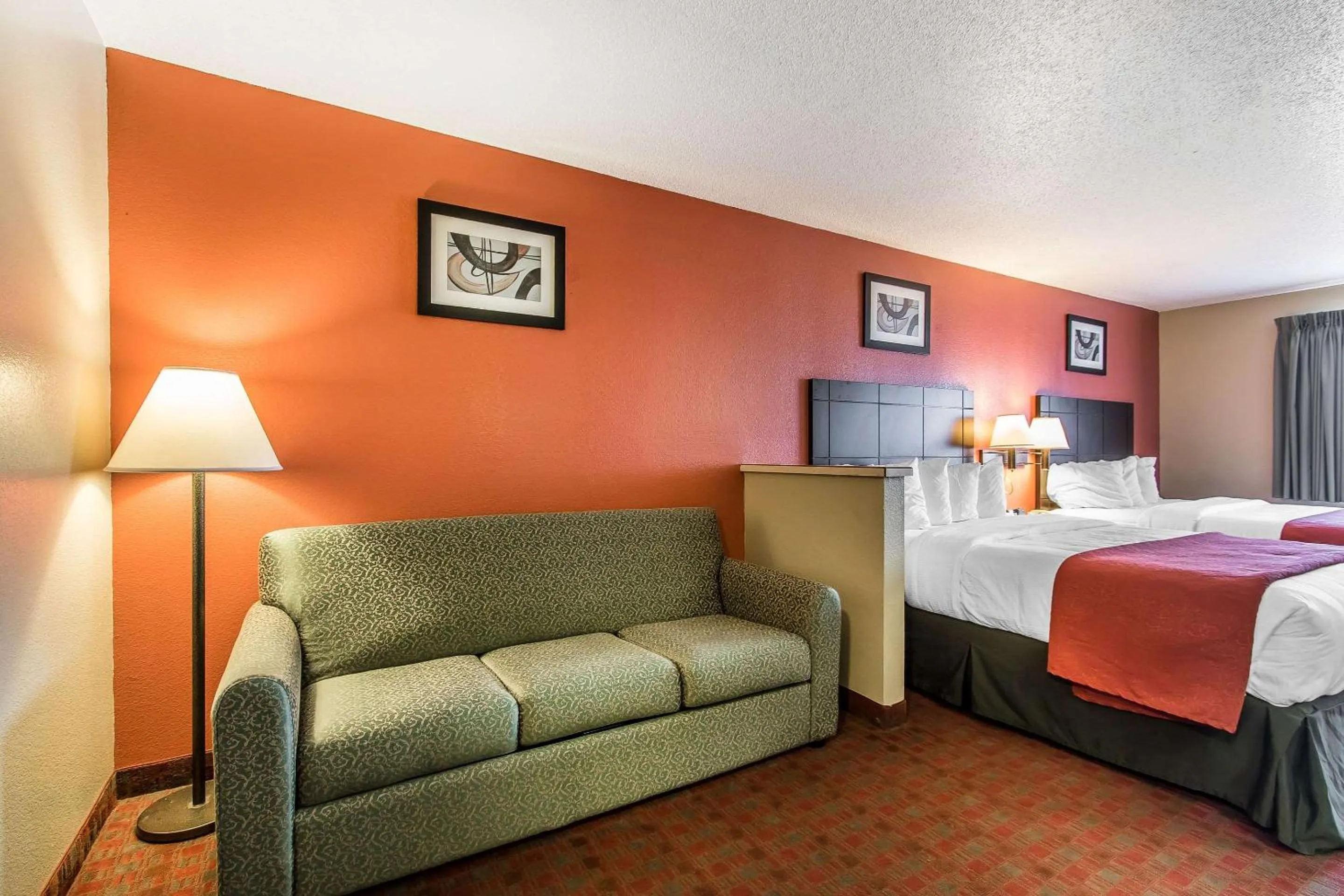 Photo of the whole room, Bed in Quality Inn & Suites