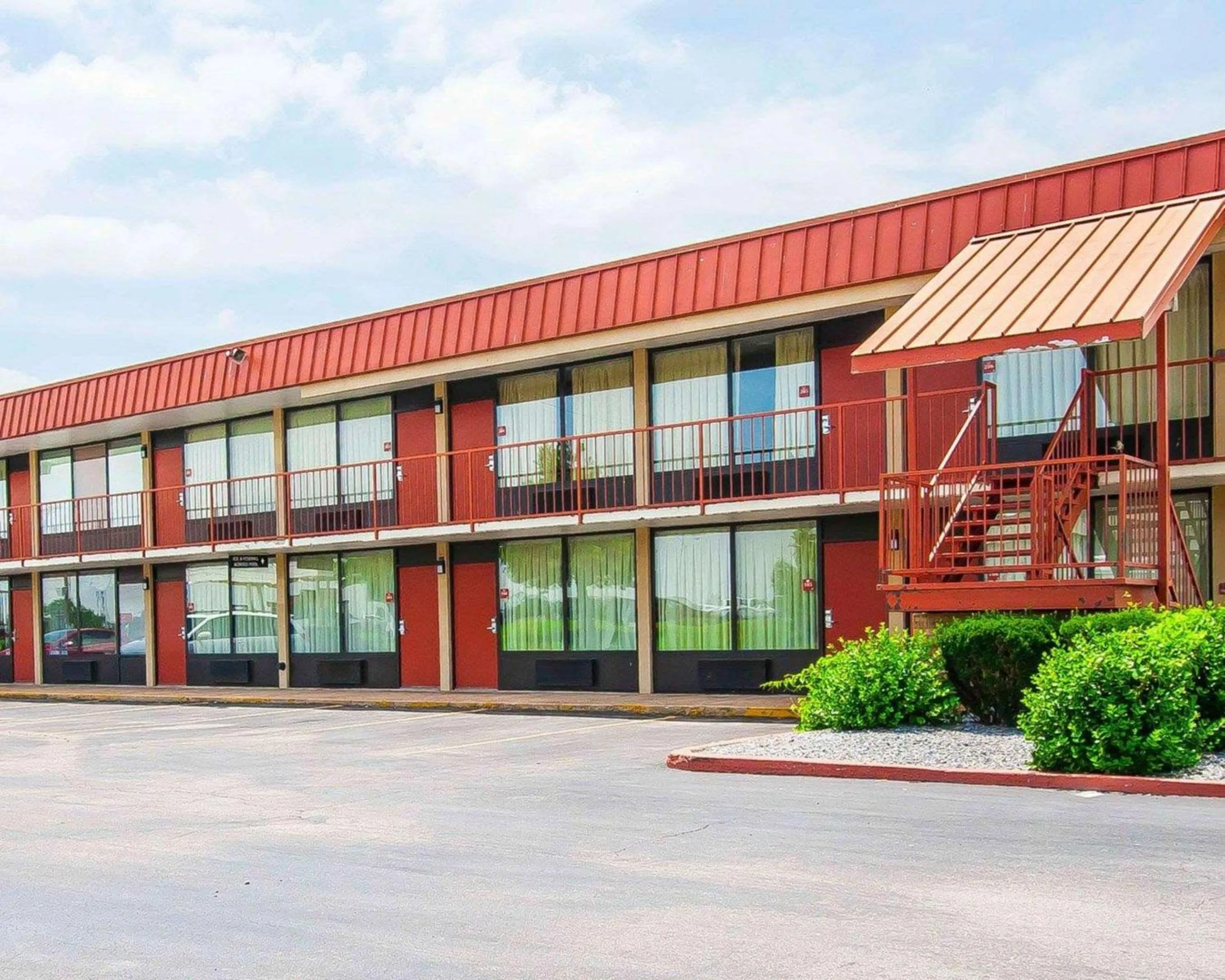 Property building in Econo Lodge Dyersburg I-155
