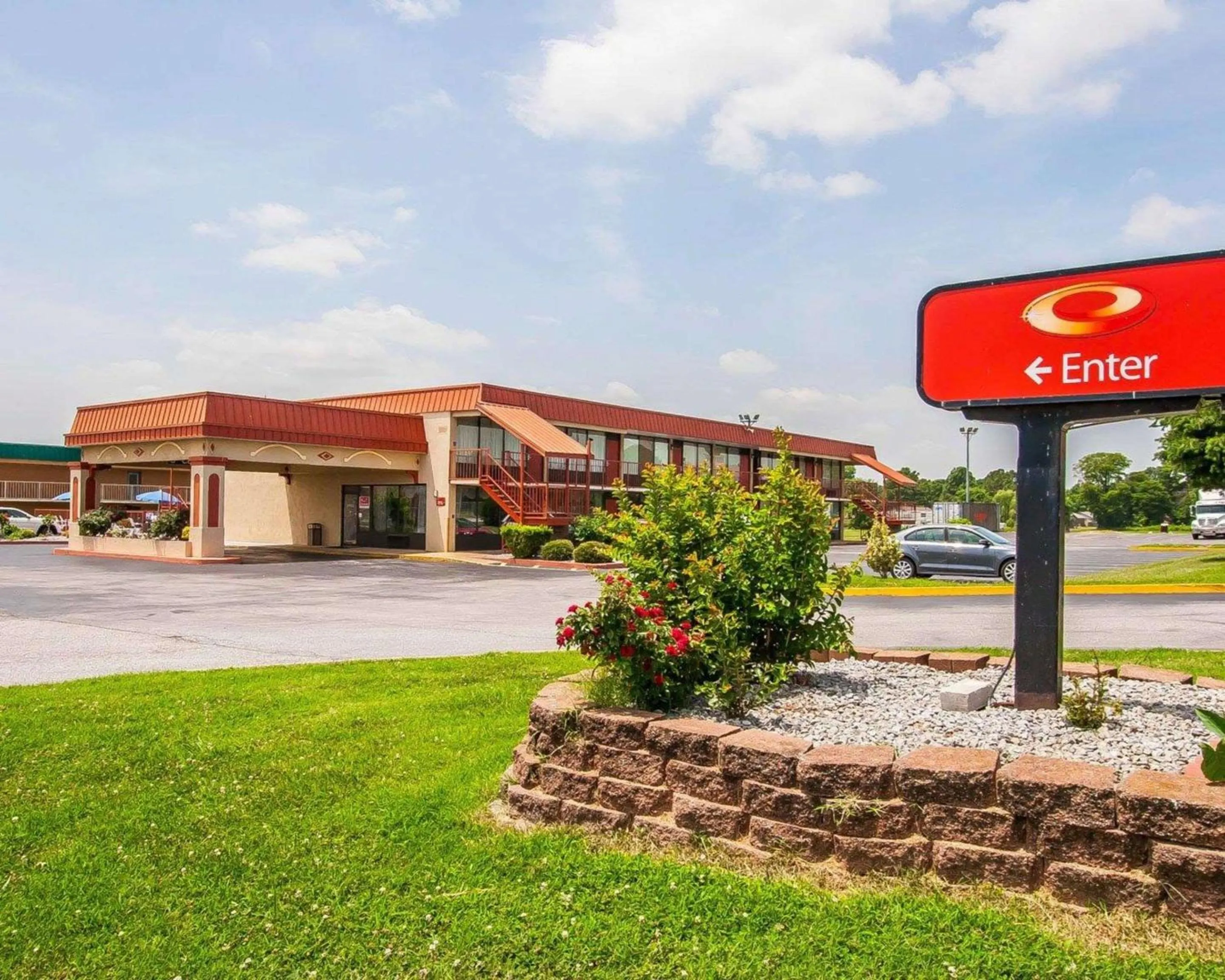 Property building in Econo Lodge Dyersburg I-155