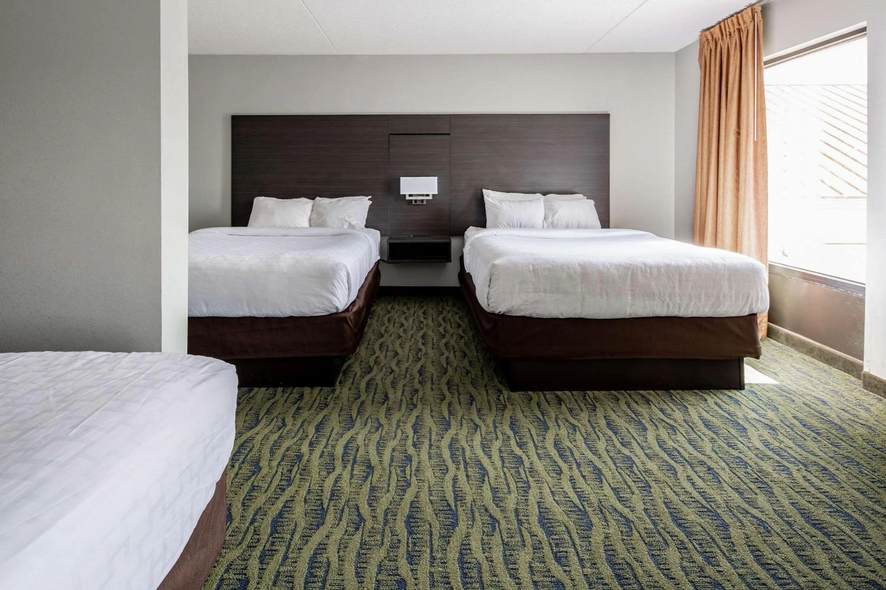 Bedroom, Bed in Clarion Inn near Lookout Mountain