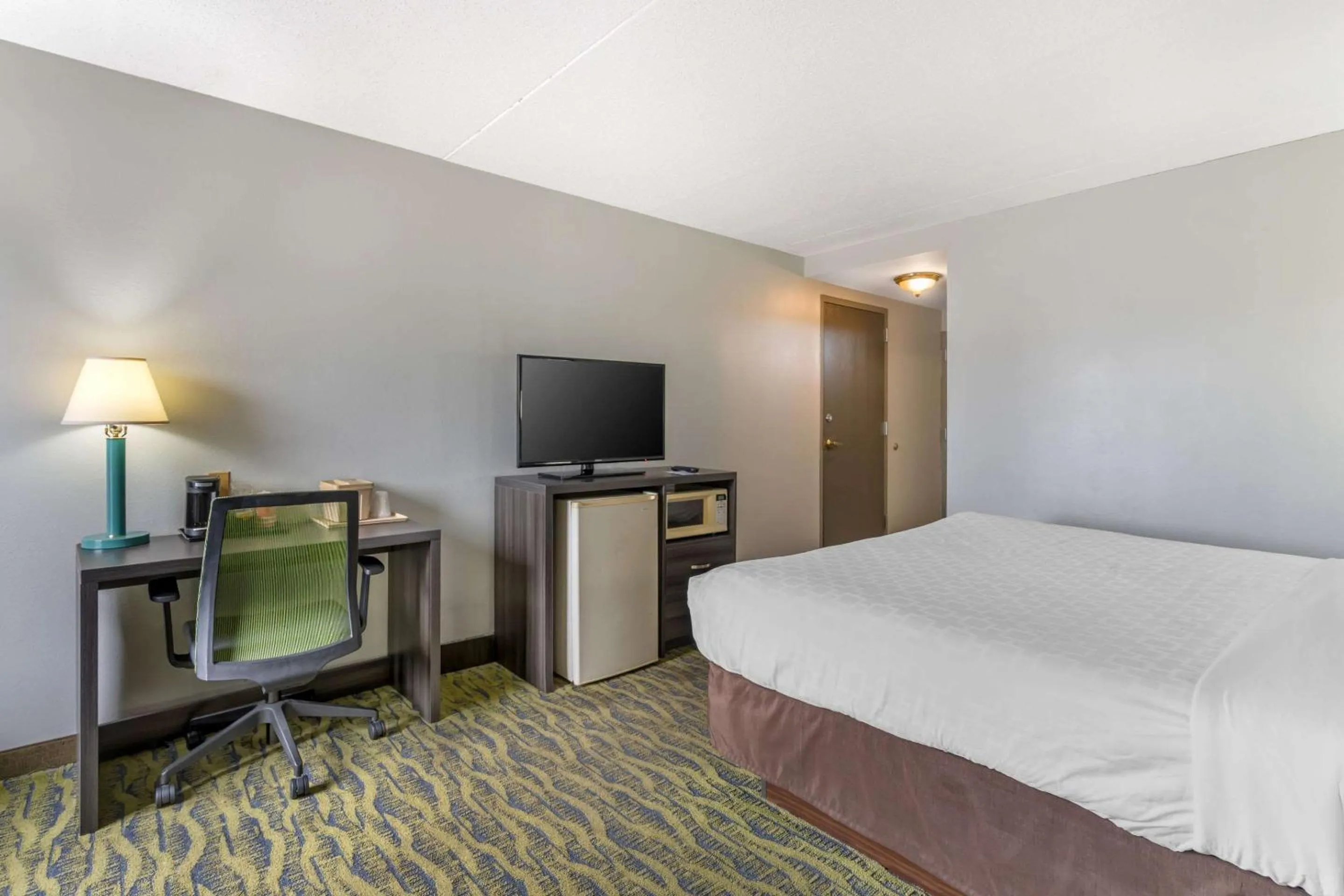 Bedroom, Bed in Clarion Inn near Lookout Mountain