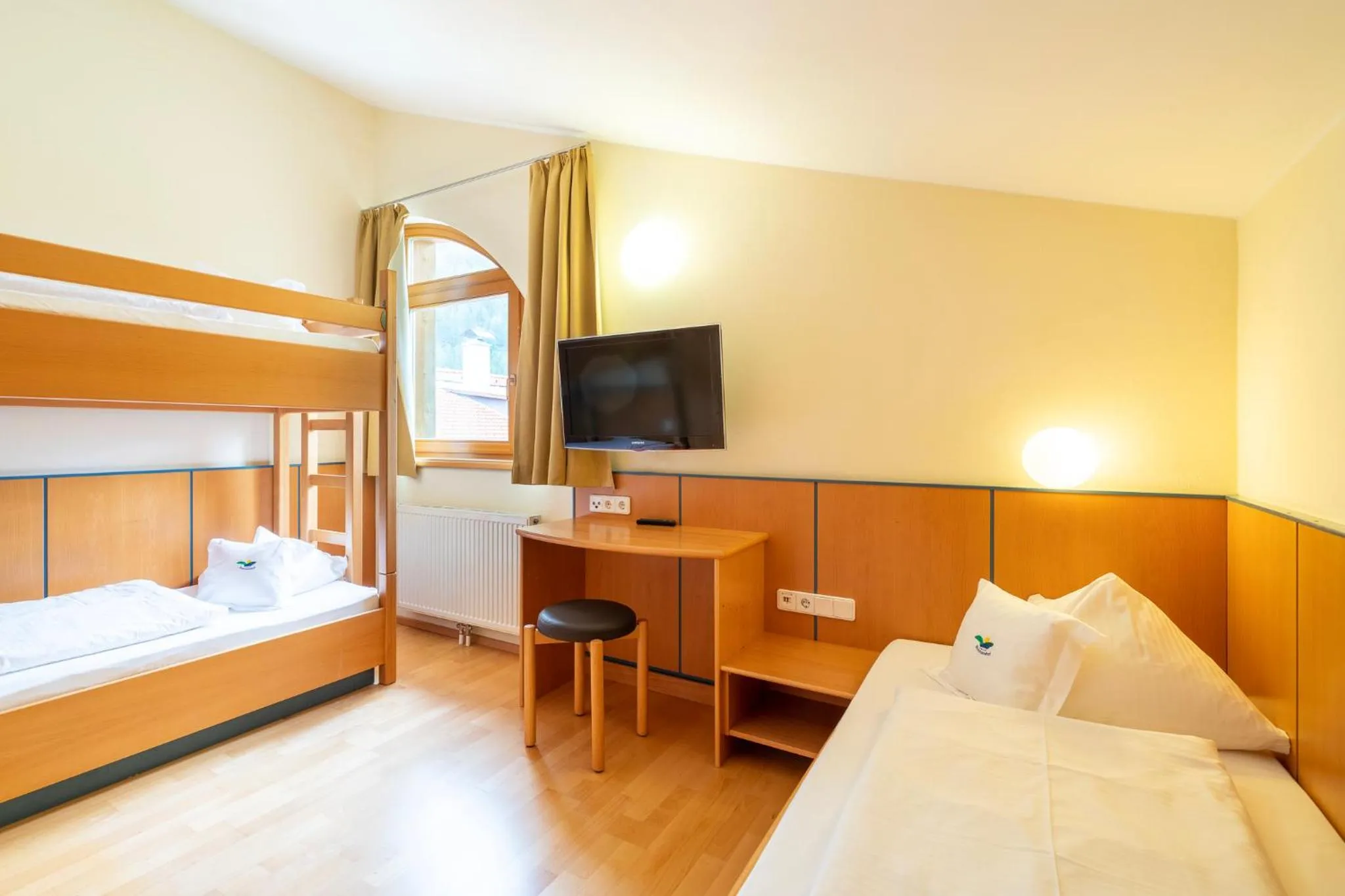 Bed in Familien- Sportresort BRENNSEEHOF