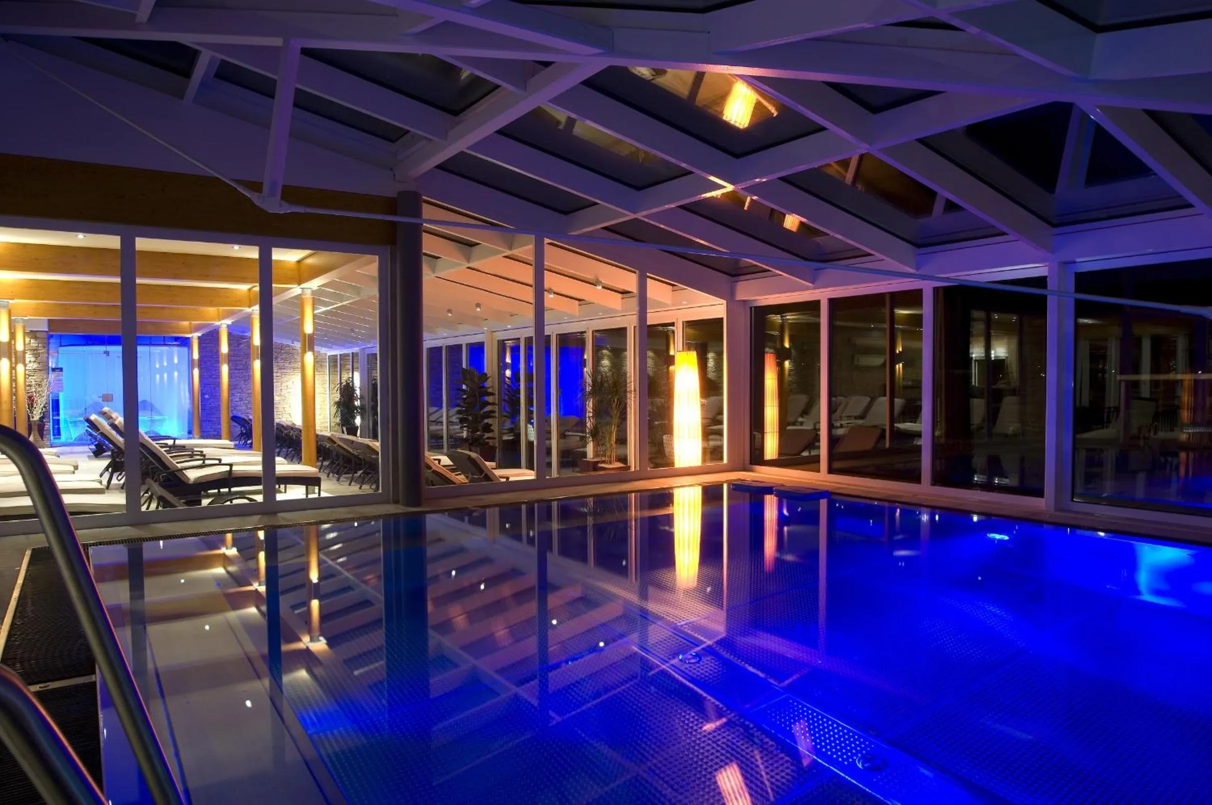 Swimming pool in Familien- Sportresort BRENNSEEHOF